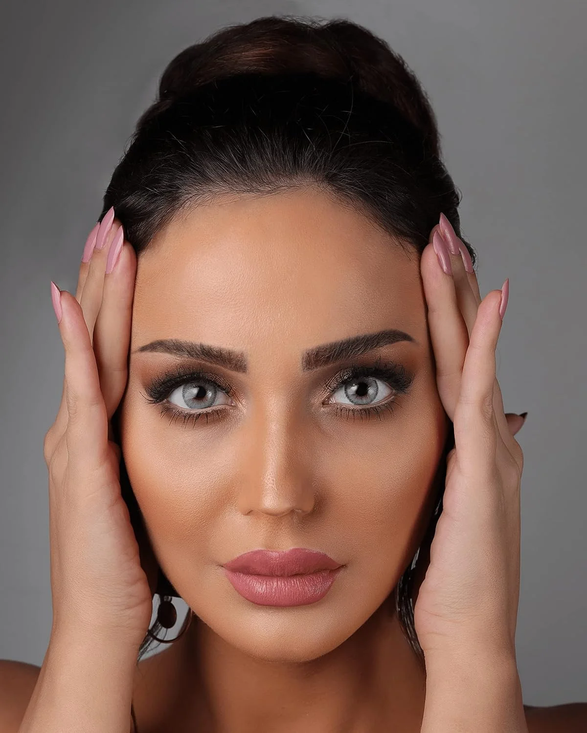 لنزهای اِوا (مجموعه خاکستری، رنگ: فندقی خاکستری) - لنزهای رنگی بدون نمره - جلوه طبیعی و مناسب برای همه