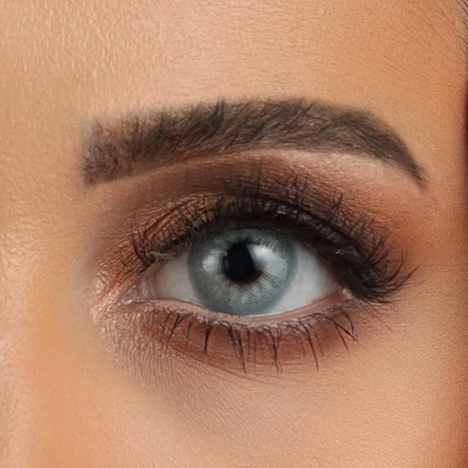 لنزهای اِوا (مجموعه آبی رنگ: آبی آسمانی) - لنزهای رنگی بدون نمره - جلوه طبیعی و مناسب برای همه