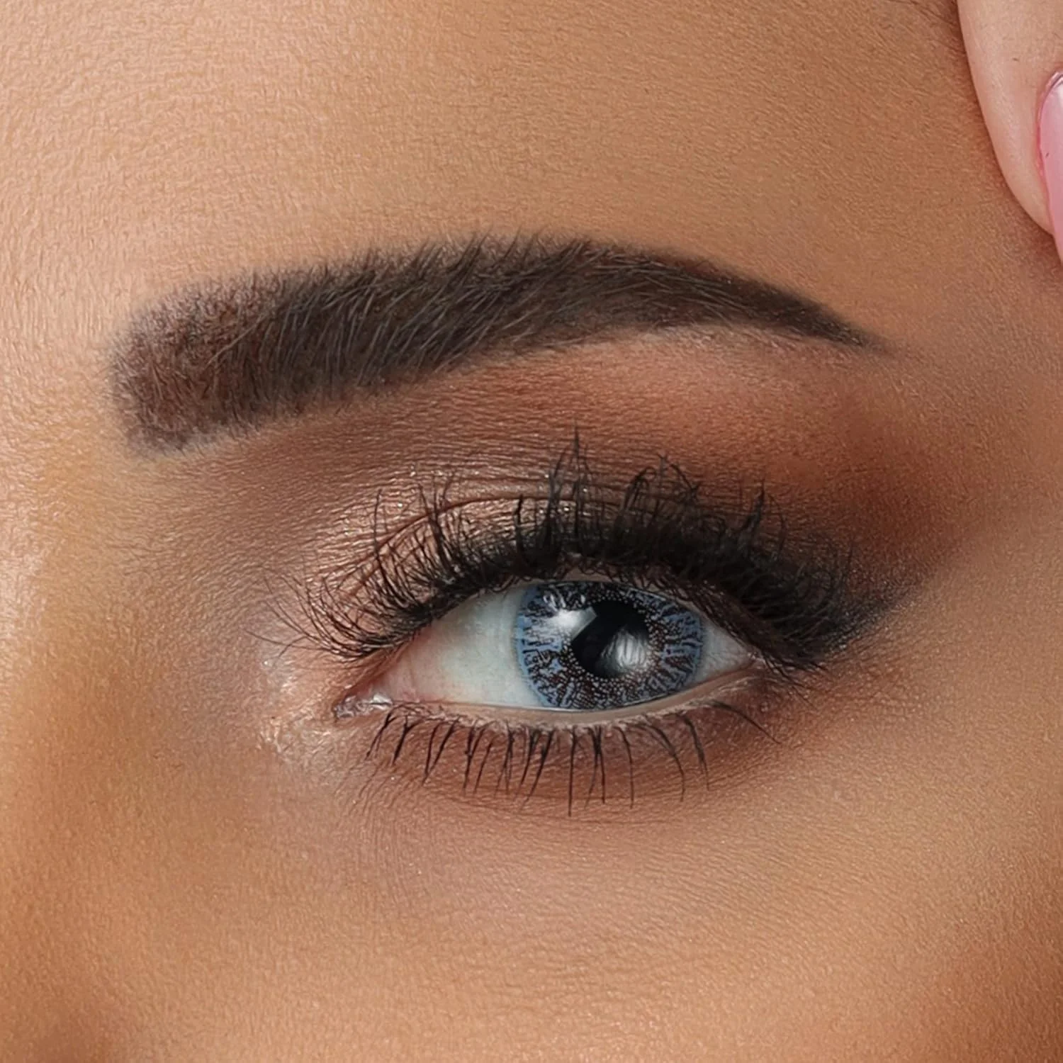 لنزهای اِوا (مجموعه آبی، رنگ: آبی اقیانوسی) - لنزهای رنگی بدون نمره - جلوه طبیعی و مناسب برای همه