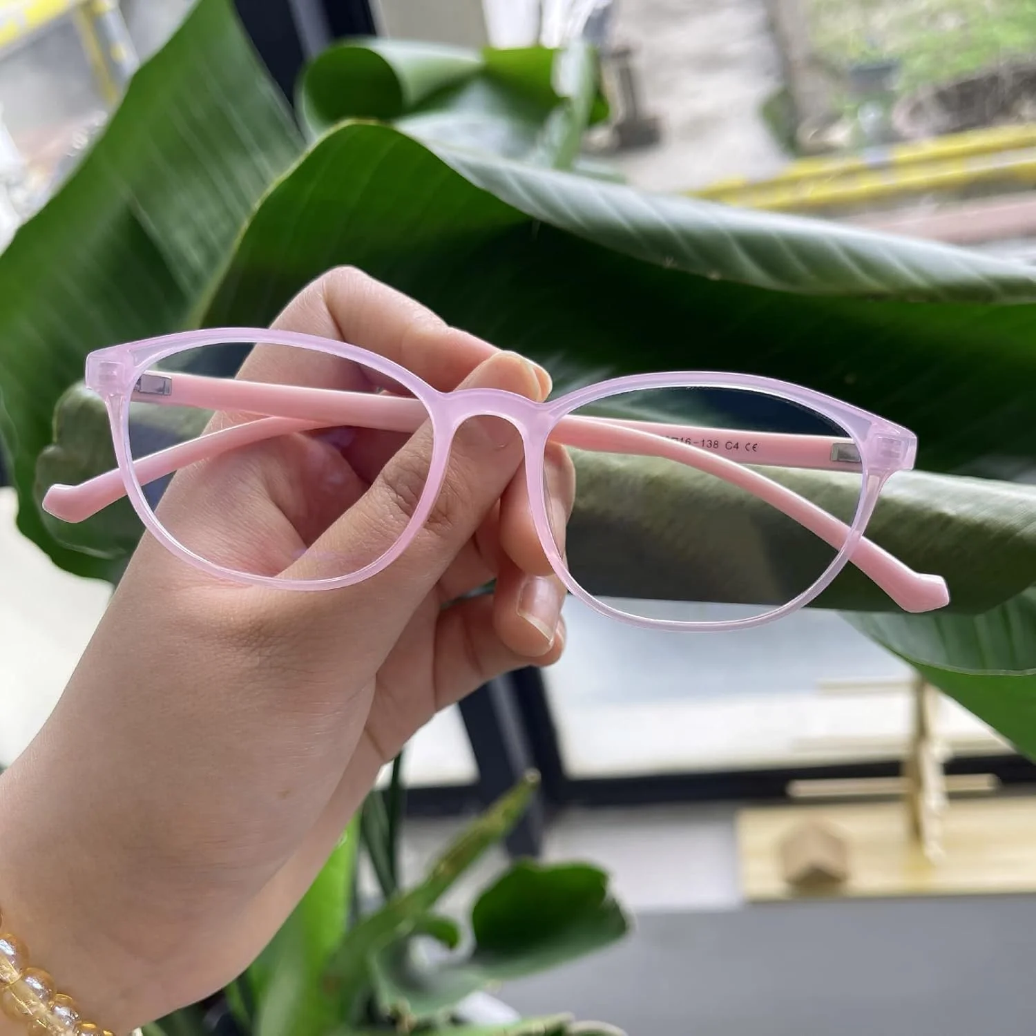 عینک مسدود کننده نور آبی فوق سبک AetrvoHope به همراه کیف، مناسب کودکان و نوجوانان، ضد خستگی چشم و UV400 عینک مسدود کننده نور آبی فوق سبک AetrvoHope به همراه کیف، مناسب کودکان و نوجوانان، ضد خستگی چشم و UV400