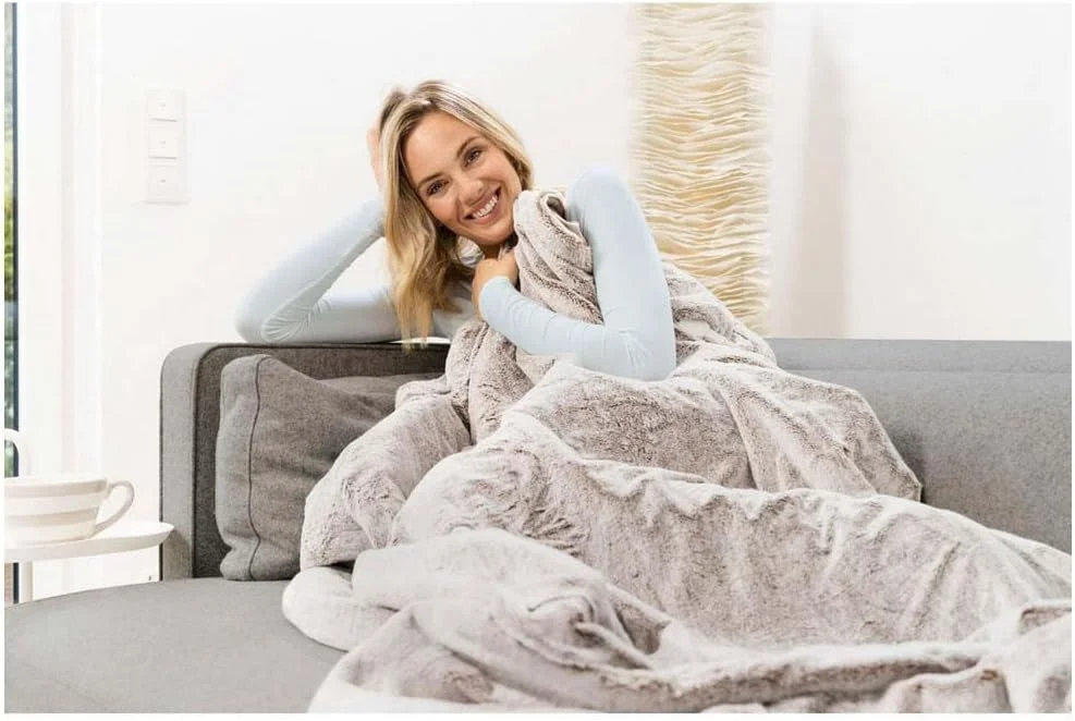 پتو برقی بورر مدل HD 75 Nordic، پتوی گرمایشی نرم و لطیف با ظاهر خز، 6 سطح دما، قابل شستشو در ماشین لباسشویی، با خاموشی خودکار، بژ/قهوه ای، 180 × 130 سانتی متر پتو برقی بورر مدل HD 75 Nordic، پتوی گرمایشی نرم و لطیف با ظاهر خز، 6 سطح دما، قابل شستشو در ماشین لباسشویی، با خاموشی خودکار، بژ/قهوه ای، 180 × 130 سانتی متر