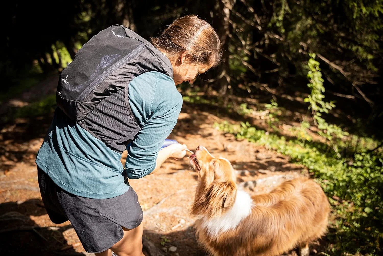 جلیقه آبرسانی سالومون Adv Hydra Vest 4 مناسب برای آقایان و بانوان، مخصوص دویدن در مسیرهای ناهموار و پیاده روی