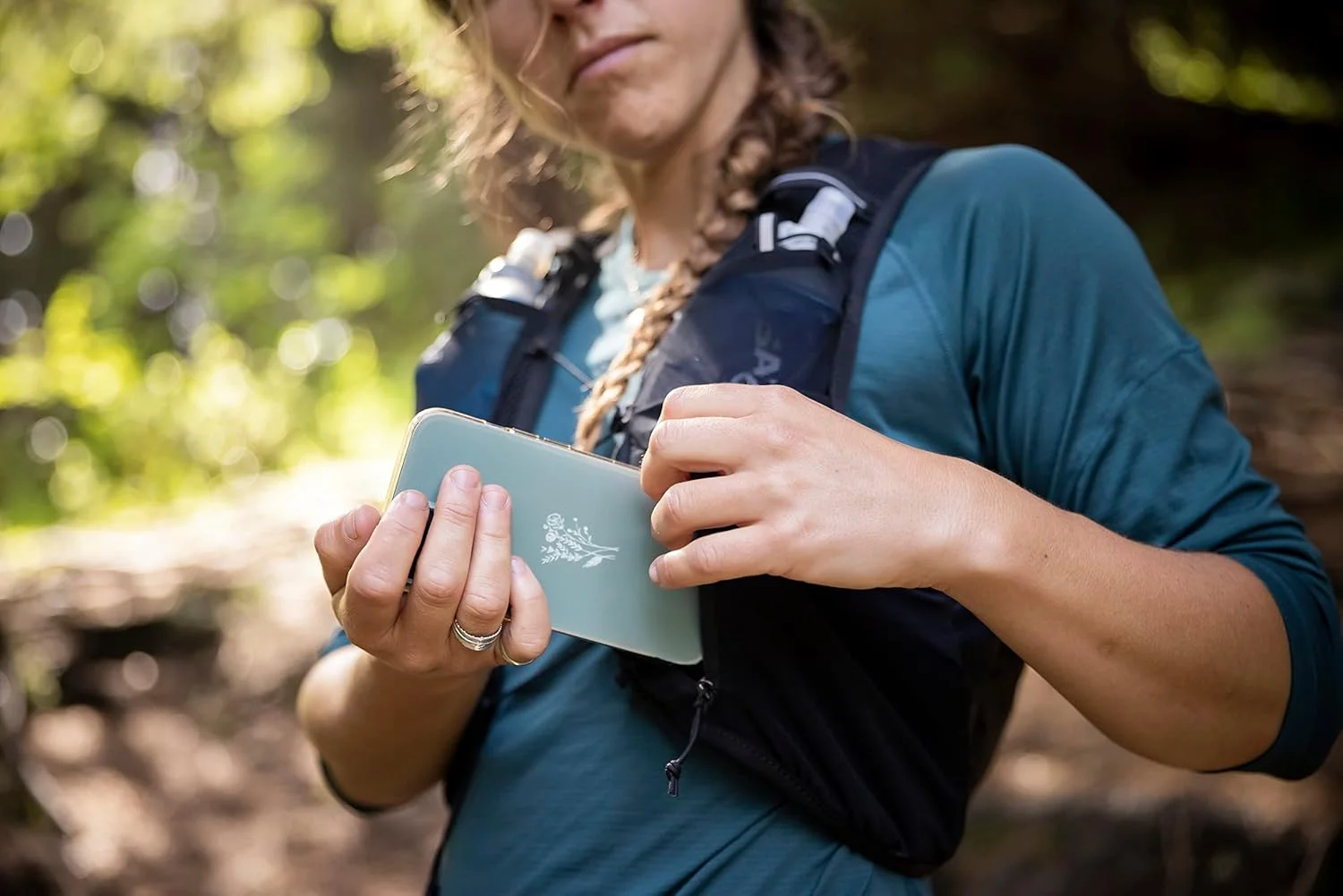 جلیقه آبرسانی سالومون Adv Hydra Vest 4 مناسب برای آقایان و بانوان، مخصوص دویدن در مسیرهای ناهموار و پیاده روی