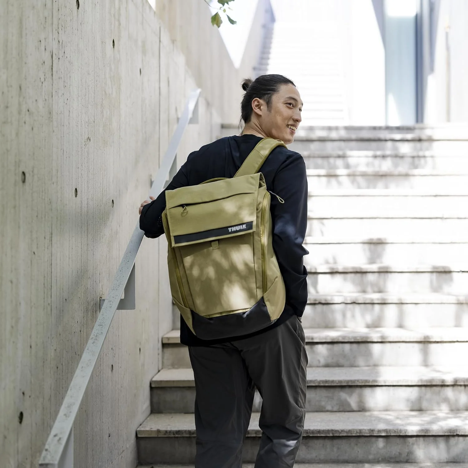 کوله پشتی Thule Paramount 27 با ابعاد 17 اینچ و 53 سانتی متر