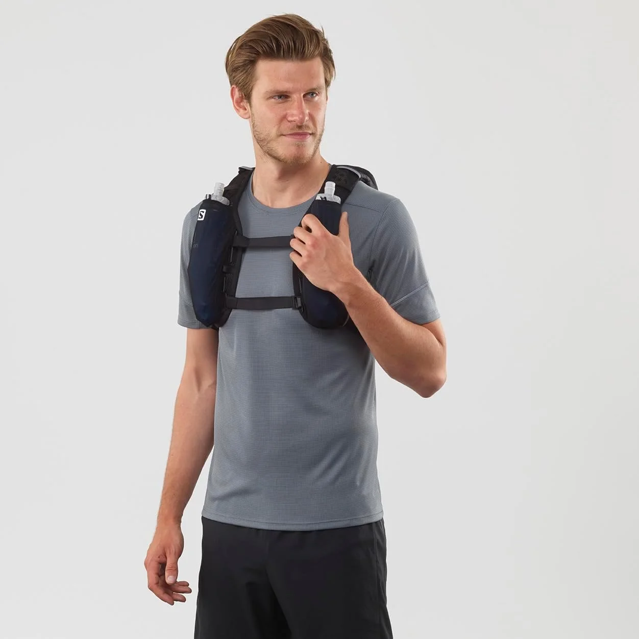 کوله پشتی مسابقه سبک وزن سالومون 6 لیتری، شامل 2 عدد قمقمه نرم 500 میلی لیتری، مدل Agile 6 Set