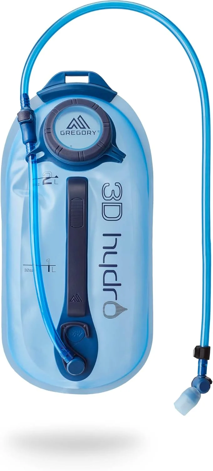 مخزن آب گریگوری با طراحی منحصر به فرد و قالب‌گیری نرم سه بعدی، راحتی و ثبات را در مسیر فراهم می‌کند و به لطف آویز یکپارچه، به سرعت خشک می‌شود. سیستم اتصال سفارشی SpeedClip، ادغام با کوله پشتی های سازگار گریگوری را آسان می‌کند.