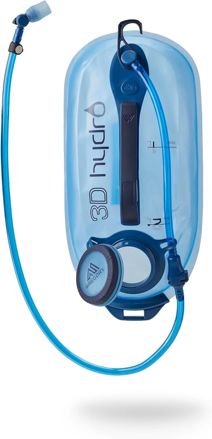 مخزن آب گریگوری با طراحی منحصر به فرد و قالب‌گیری نرم سه بعدی، راحتی و ثبات را در مسیر فراهم می‌کند و به لطف آویز یکپارچه، به سرعت خشک می‌شود. سیستم اتصال سفارشی SpeedClip، ادغام با کوله پشتی های سازگار گریگوری را آسان می‌کند.