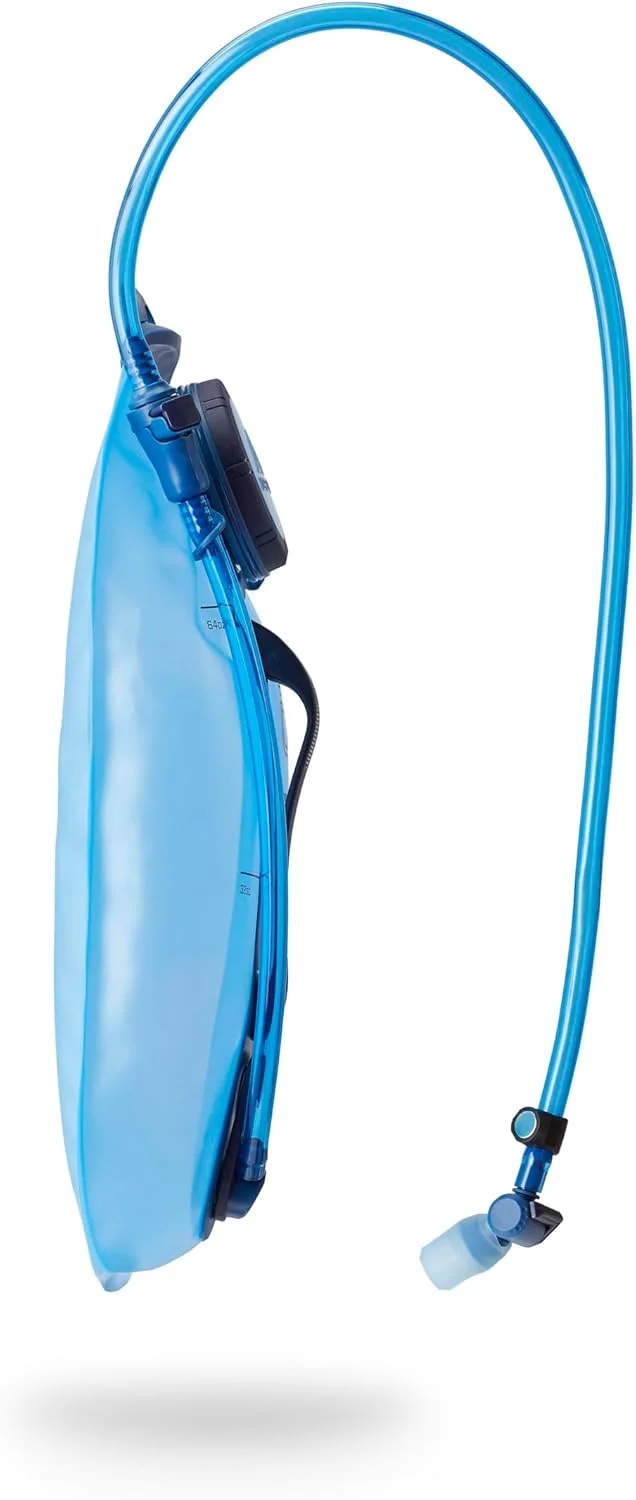 مخزن آب گریگوری با طراحی منحصر به فرد و قالب‌گیری نرم سه بعدی، راحتی و ثبات را در مسیر فراهم می‌کند و به لطف آویز یکپارچه، به سرعت خشک می‌شود. سیستم اتصال سفارشی SpeedClip، ادغام با کوله پشتی های سازگار گریگوری را آسان می‌کند.