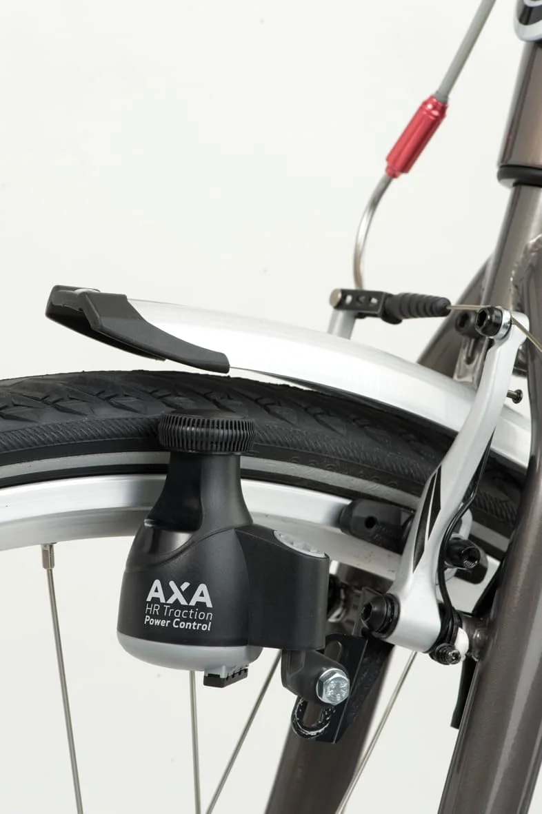 دینام پرقدرت آکسا، سمت چپ، مشکی