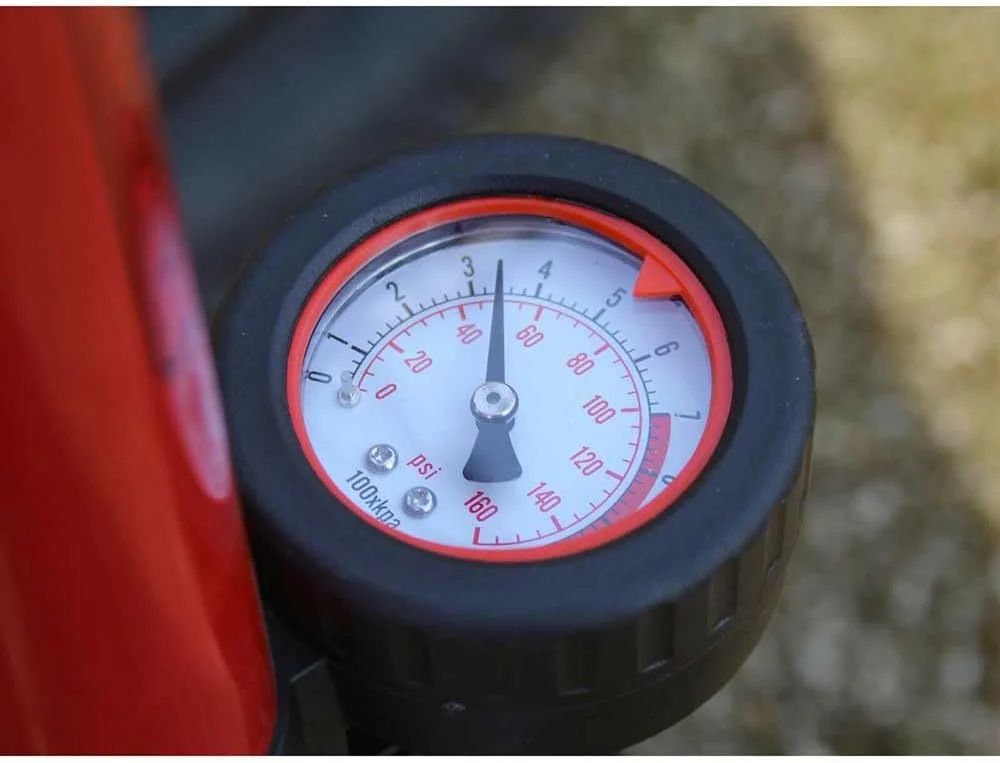 تلمبه پایی دوچرخه فشار قوی Faithfull FAIAUHPUMP با صفحه پایی ضد لغزش به همراه آداپتورهای اضافی و گیره برای نگهداری. حداکثر 160psi