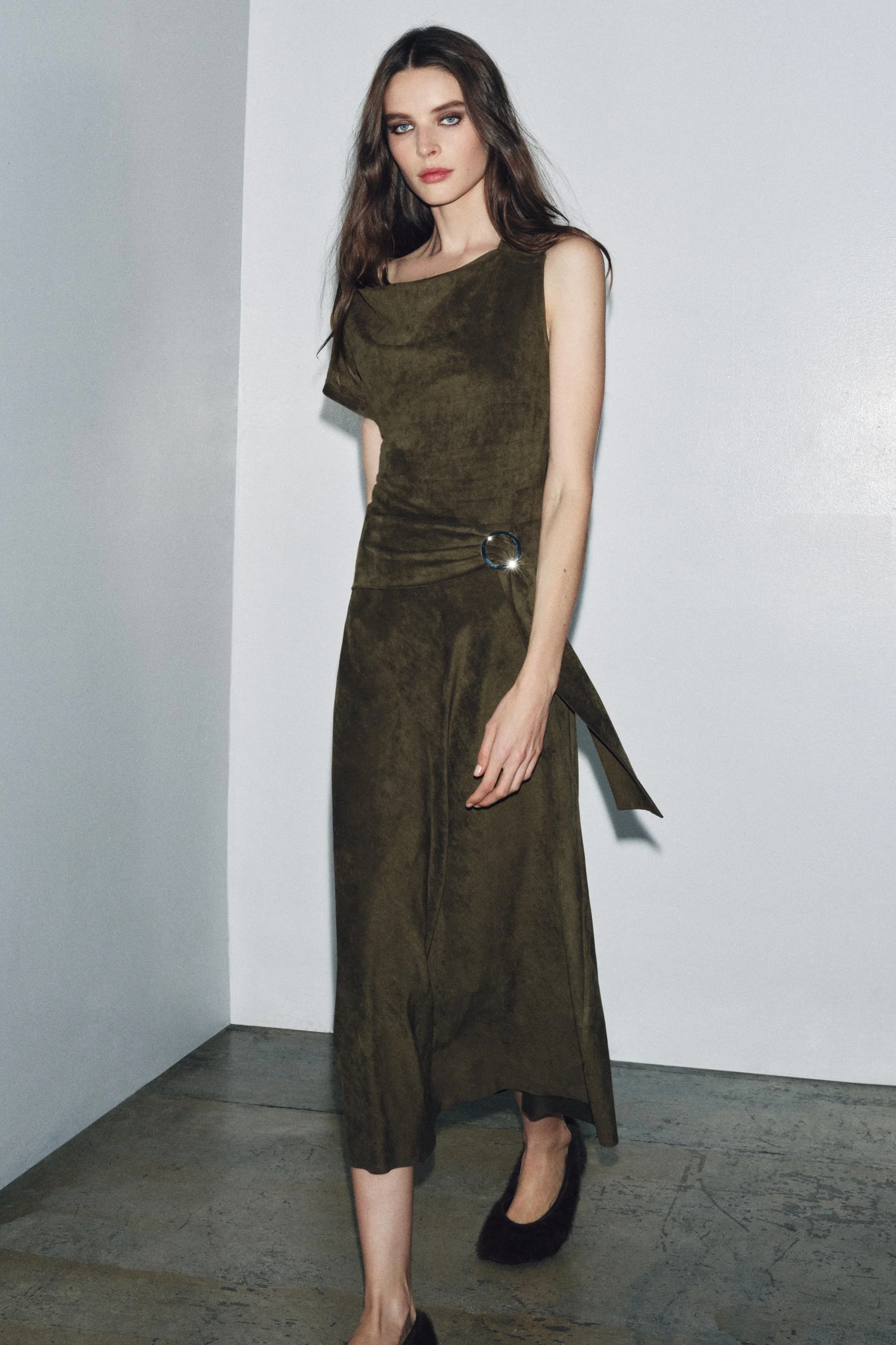 پیراهن بلند نامتقارن جیر مصنوعی پیراهن بلند نامتقارن جیر مصنوعی