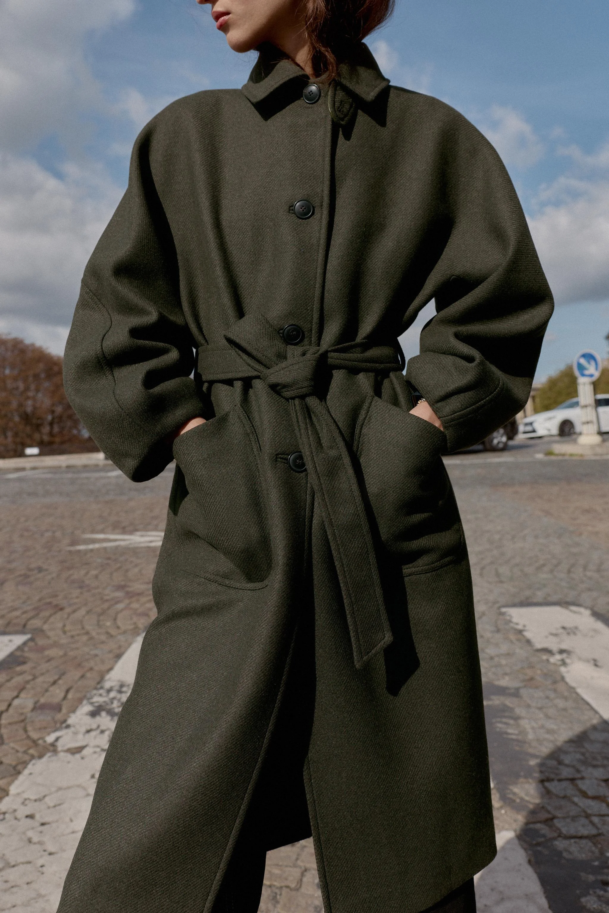 پالتو پشمی با آستین پفی و یقه متضاد پالتو پشمی با آستین پفی و یقه متضاد