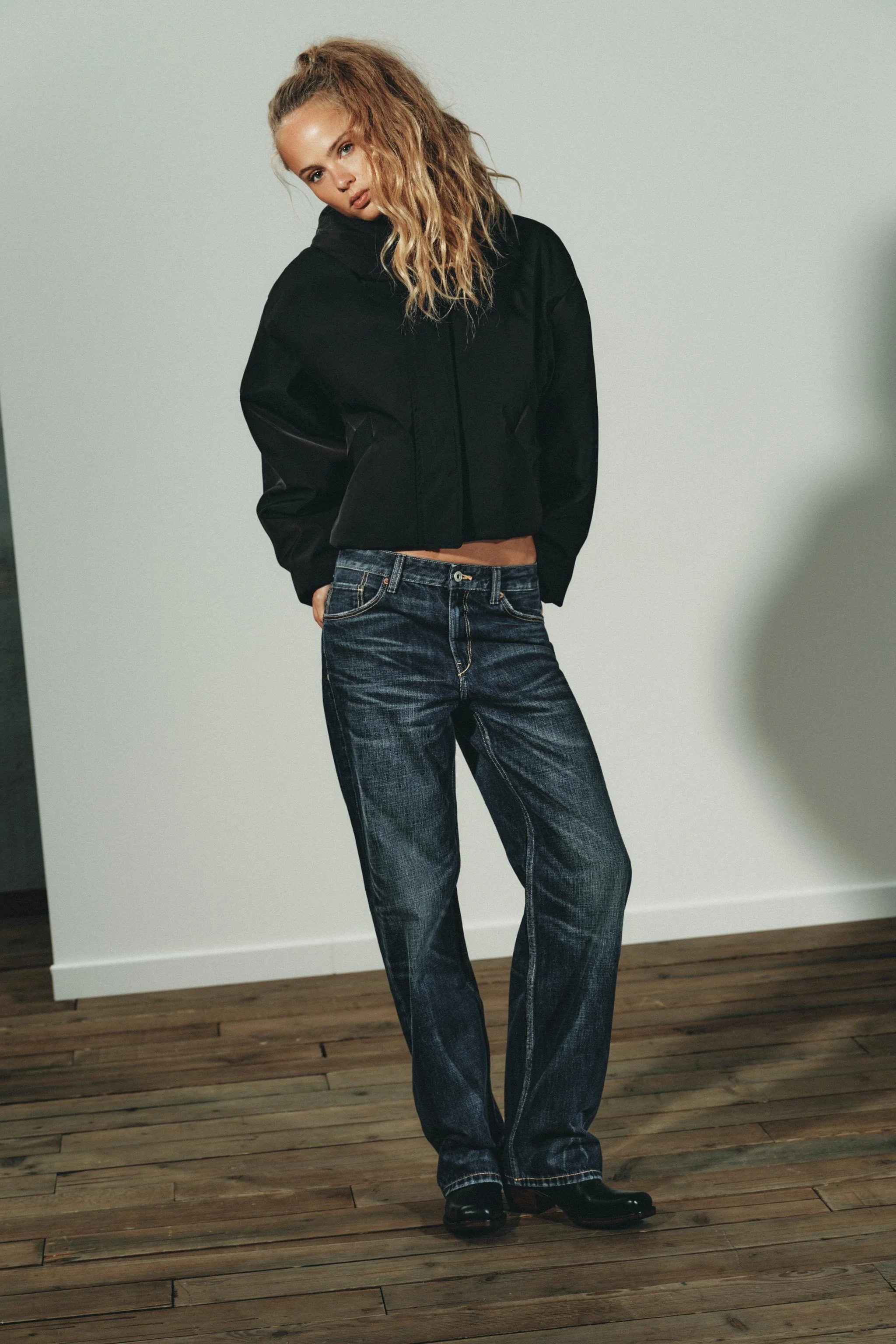 کاپشن ضد آب و ضد باد لایه دار با کلاه خز مصنوعی کاپشن ضد آب و ضد باد لایه دار با کلاه خز مصنوعی