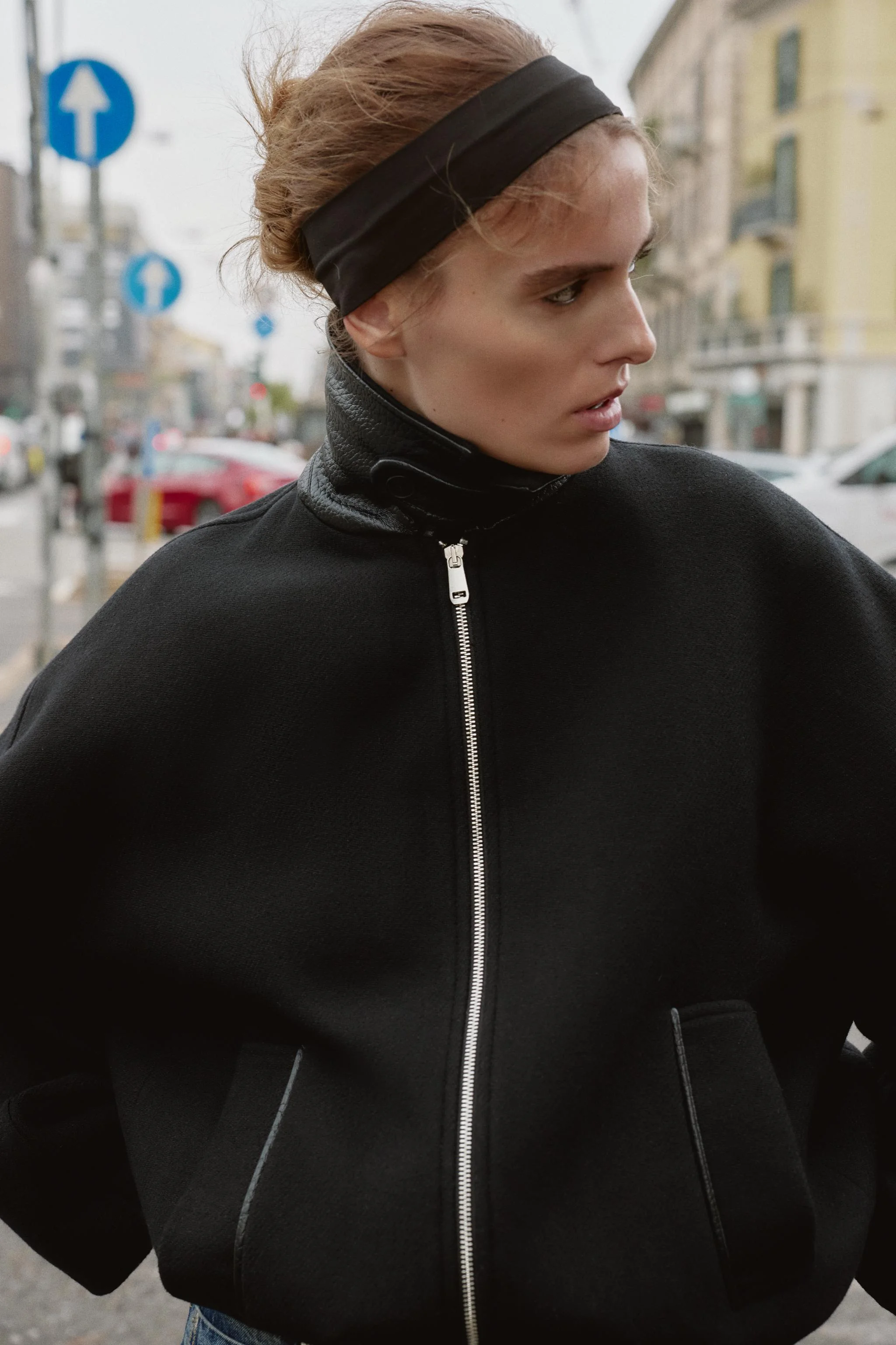 کاپشن خلبانی بادکنکی با یقه پشمی متضاد کاپشن خلبانی بادکنکی با یقه پشمی متضاد