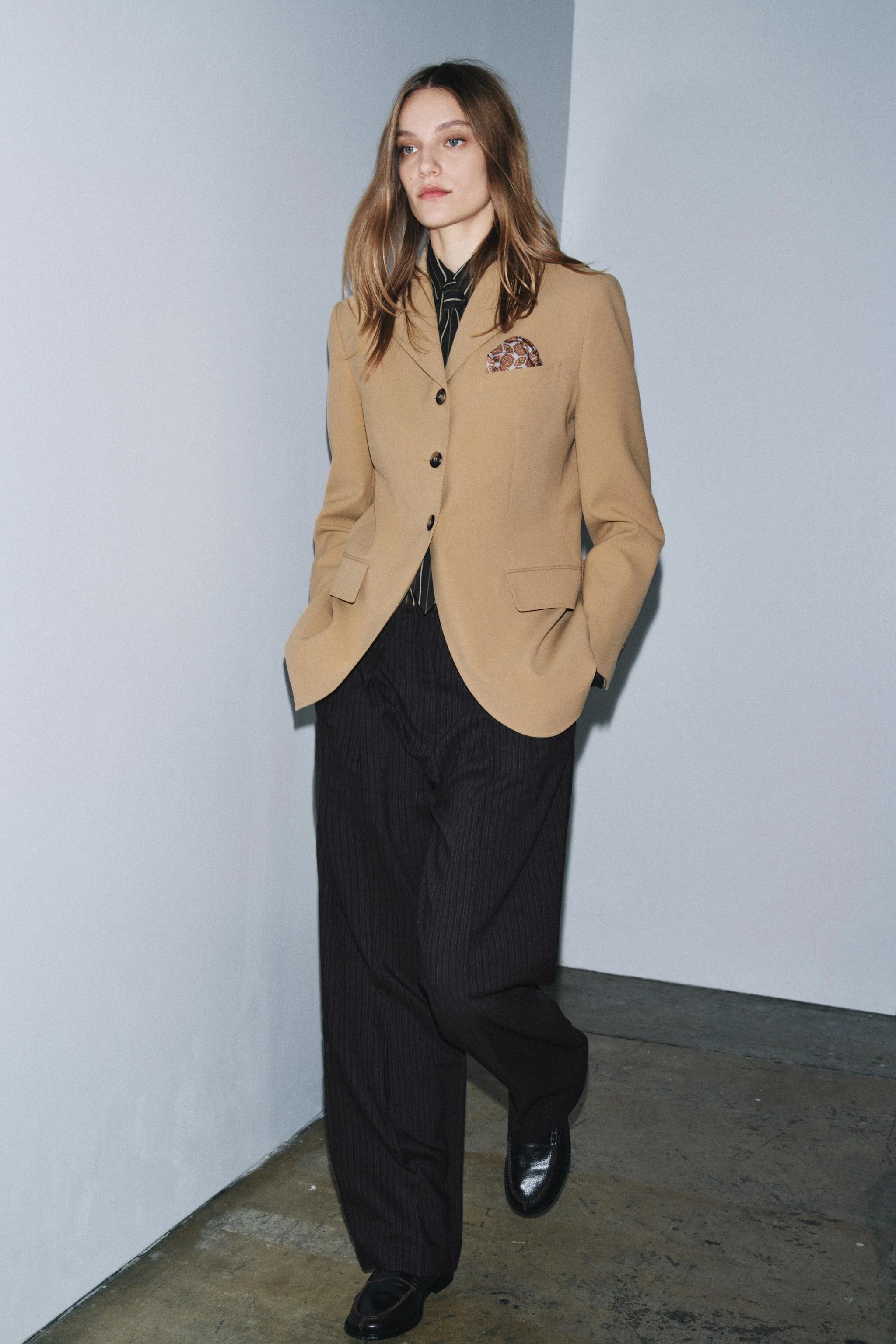 کت بلیزر فیت تن با شال گردن متضاد ZW COLLECTION