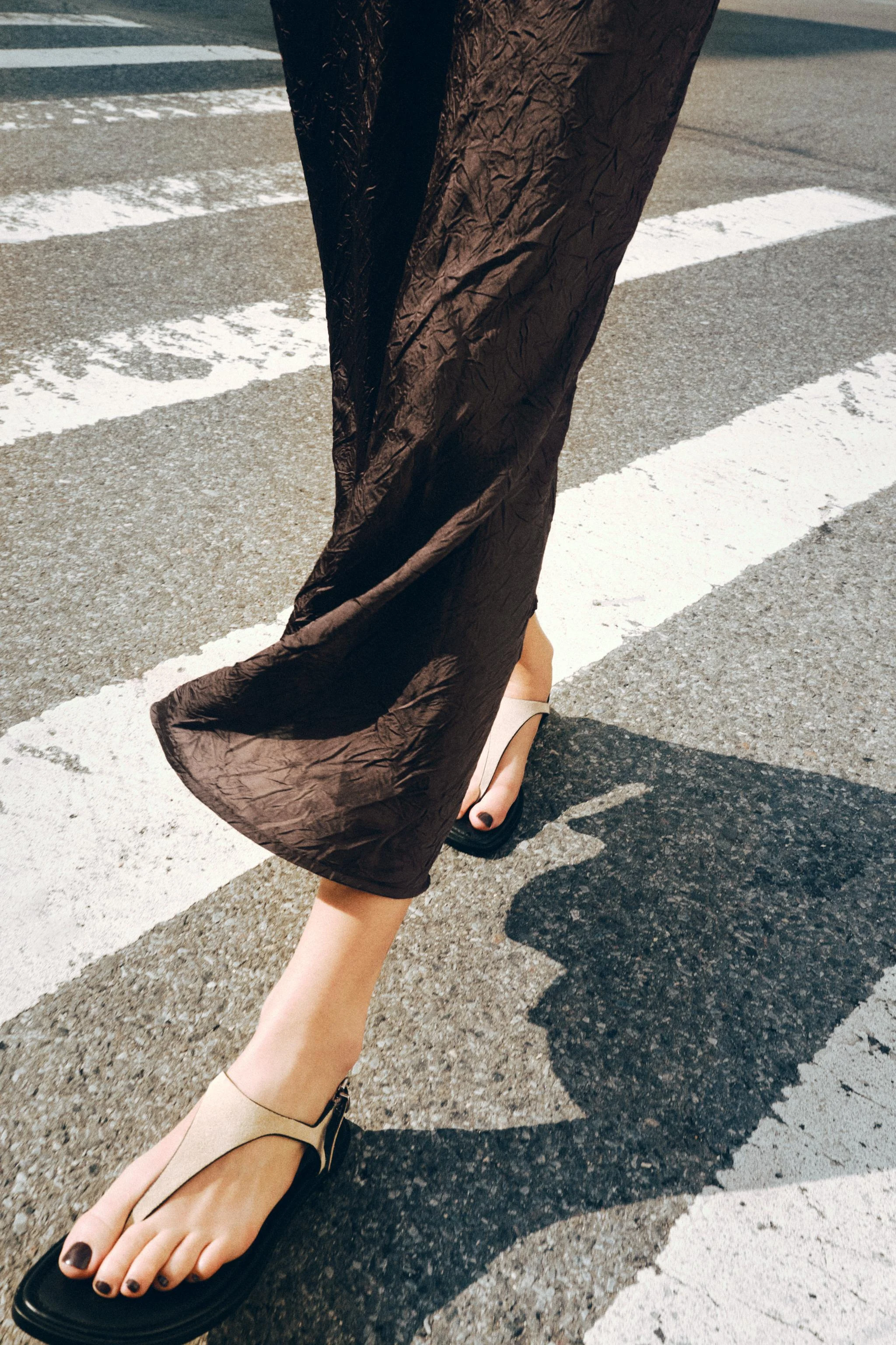 صندل چرمی با بند سگکی