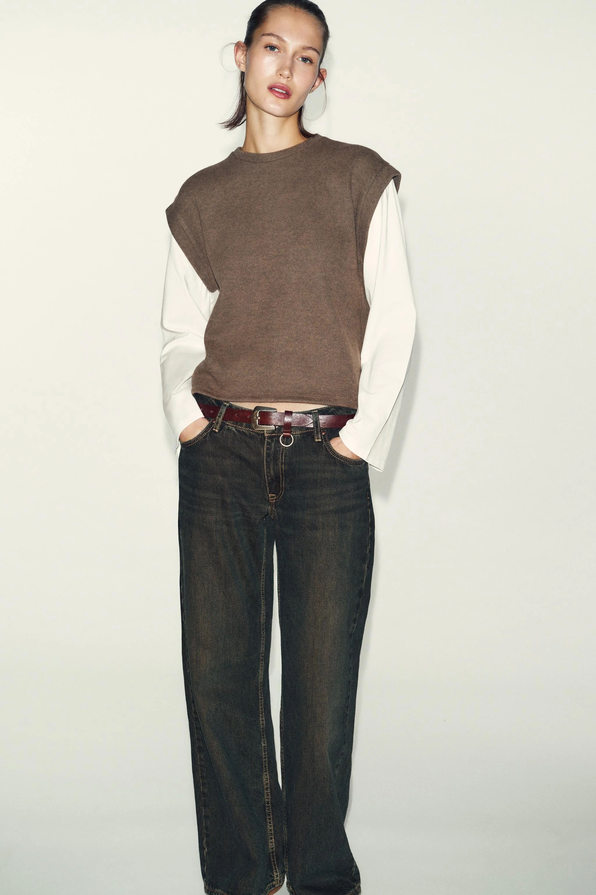 تی شرت یقه گرد با جلیقه طرح دار تی شرت یقه گرد با جلیقه طرح دار