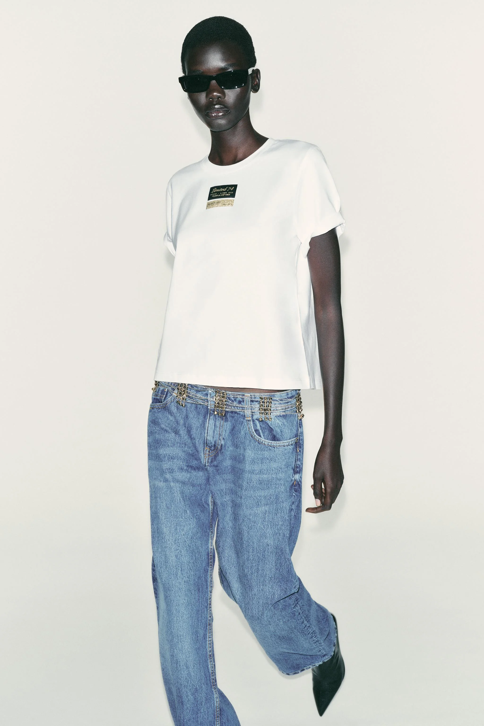 تی شرت آستین کوتاه با جزئیات برچسب تی شرت آستین کوتاه با جزئیات برچسب