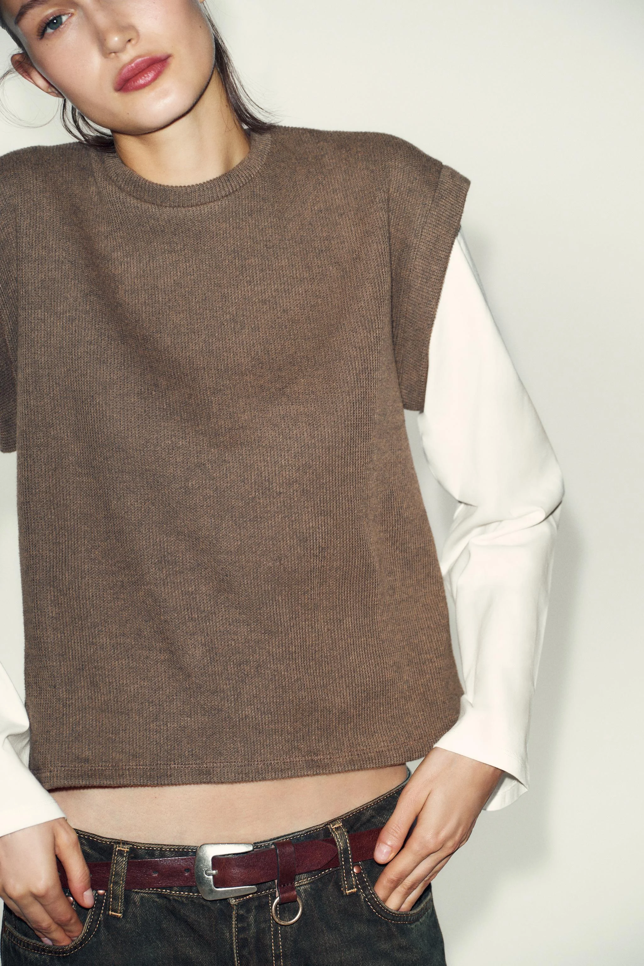 تی شرت یقه گرد با جلیقه طرح دار تی شرت یقه گرد با جلیقه طرح دار