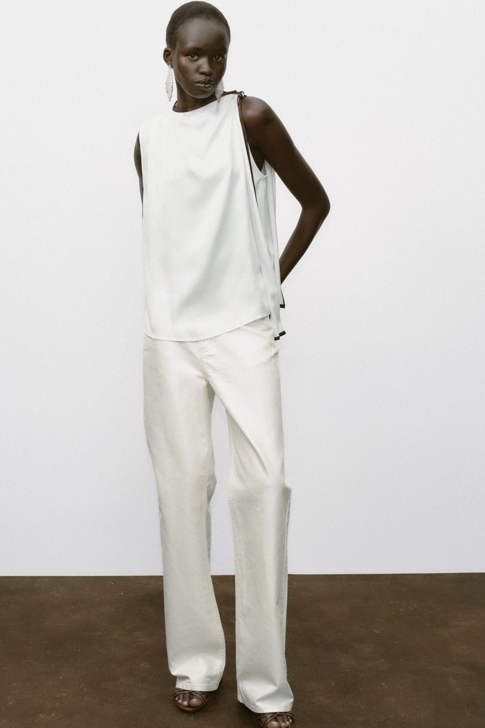 تاپ ساتن با پاپیون و تزیینات متضاد