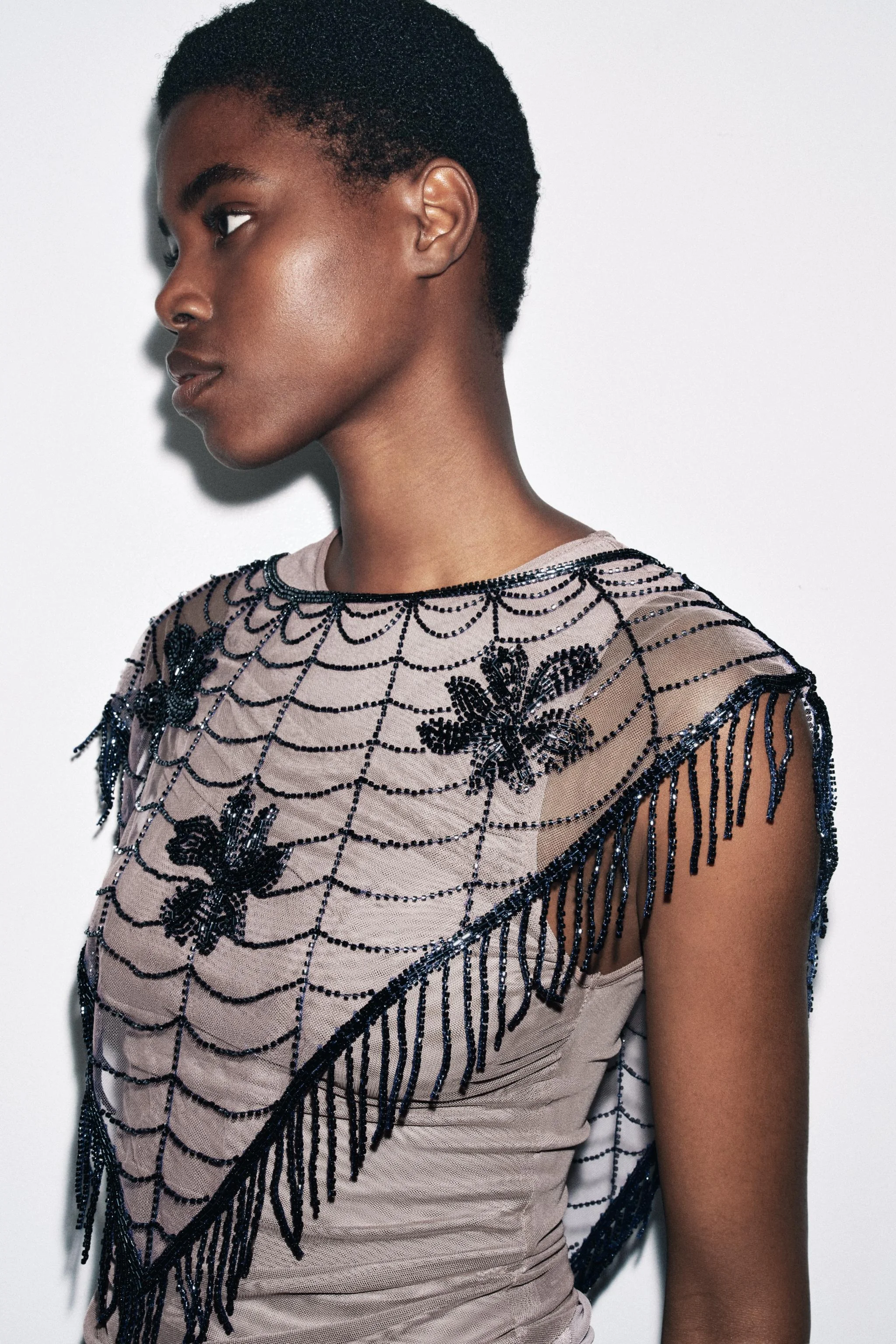 شنل با گلدوزی منجوقی شنل با گلدوزی منجوقی