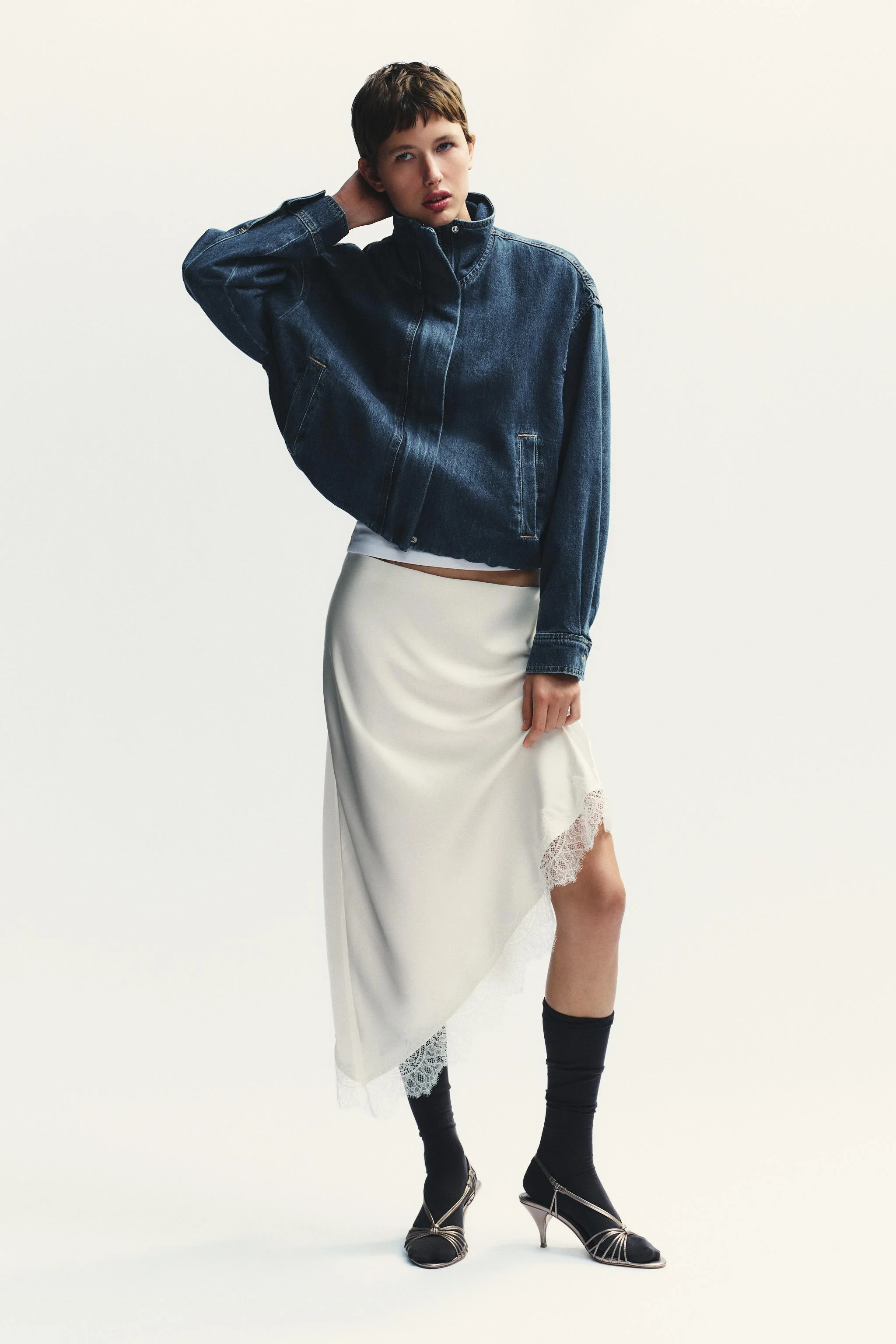 دامن ساتن با تزیینات گیپور