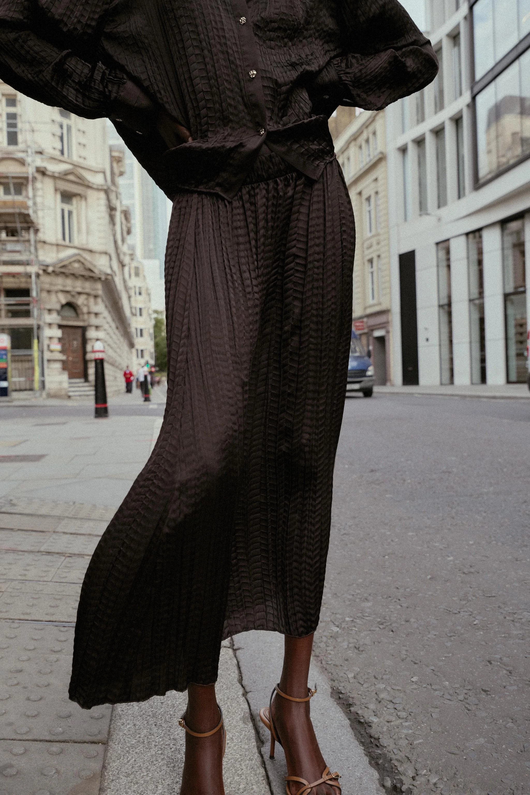 دامن میدی با بافت ساتن چروک