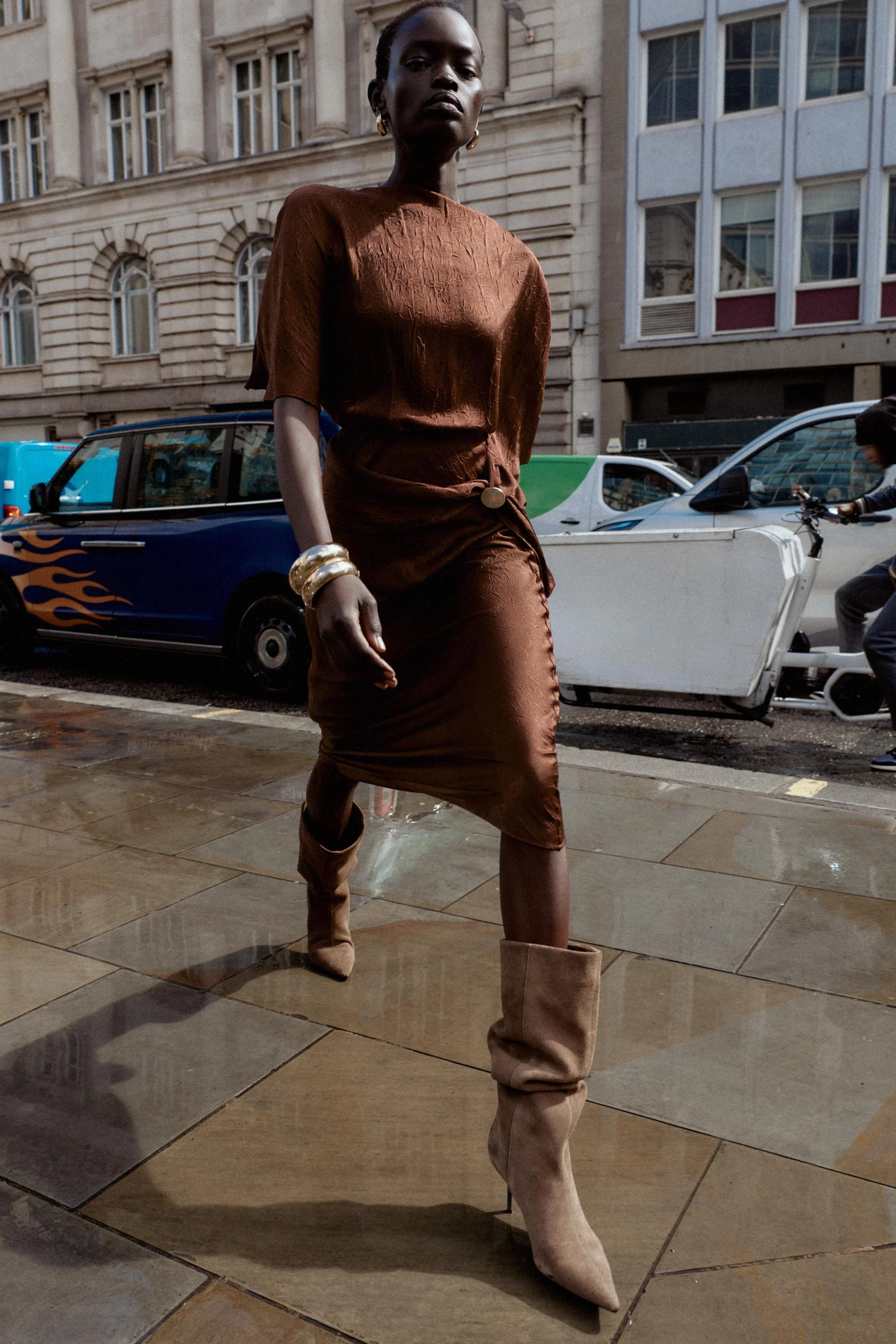 دامن میدی ساتن با بافت چروک