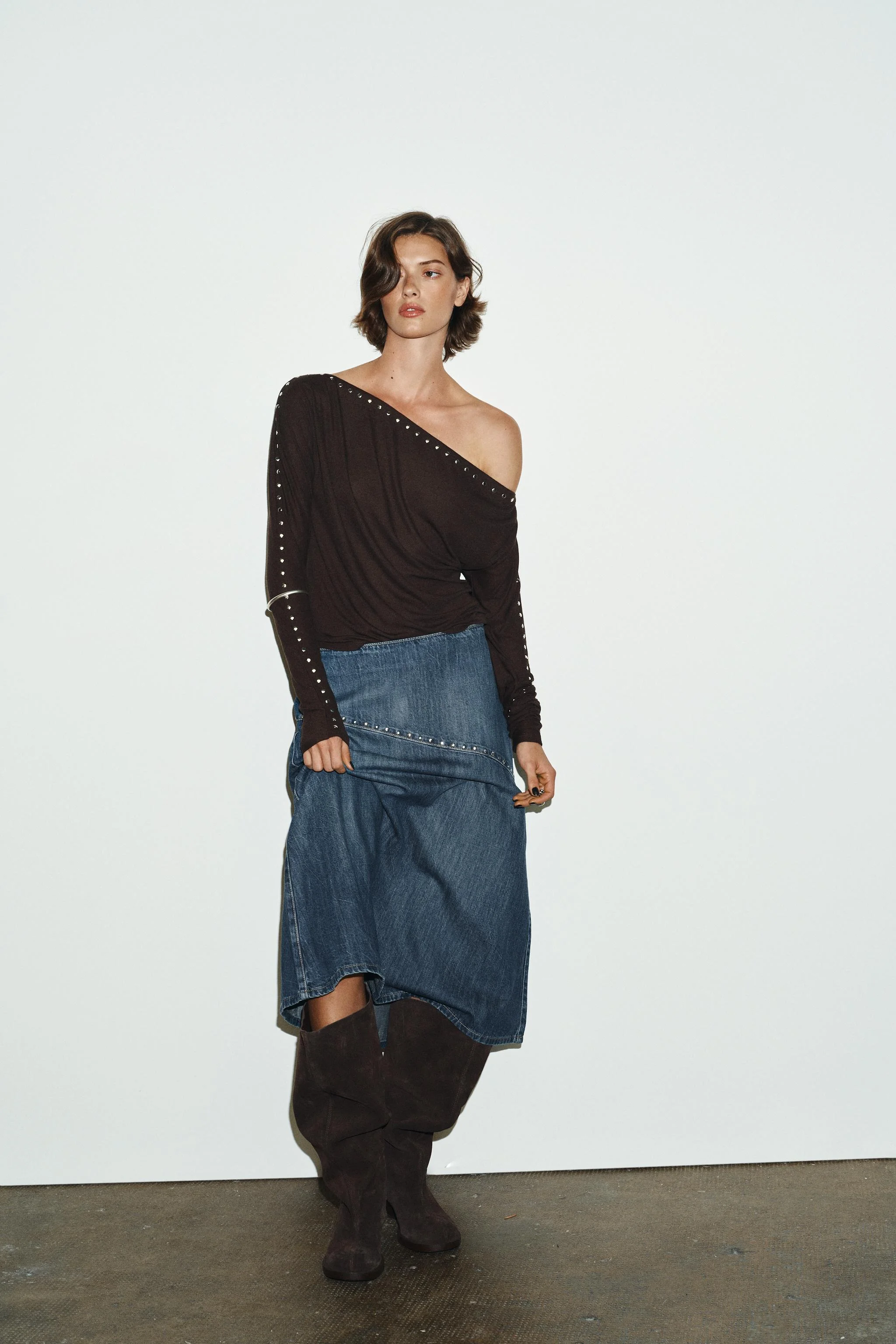 دامن جین میدی با تزئینات پرچ