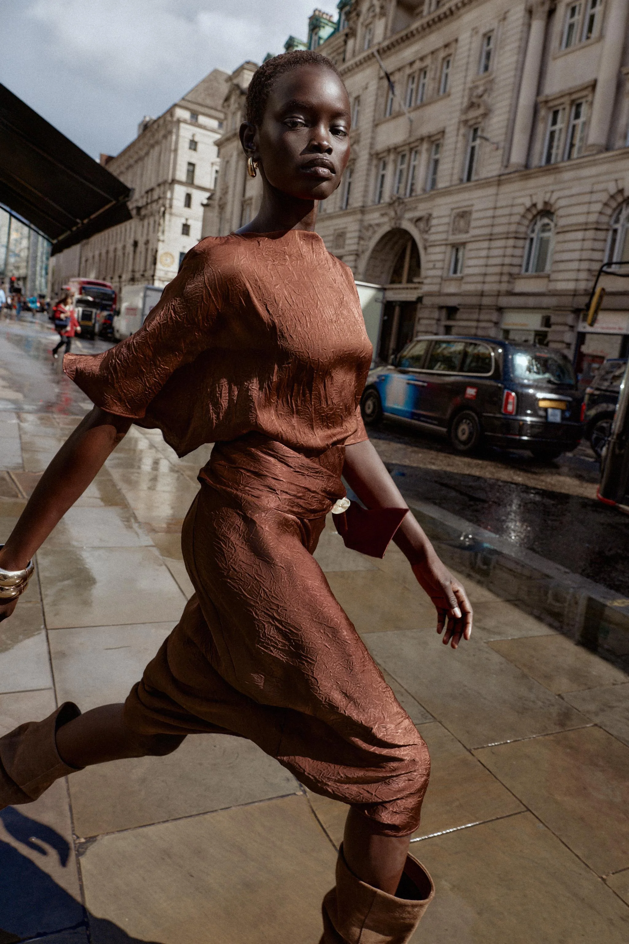 دامن میدی ساتن با بافت چروک