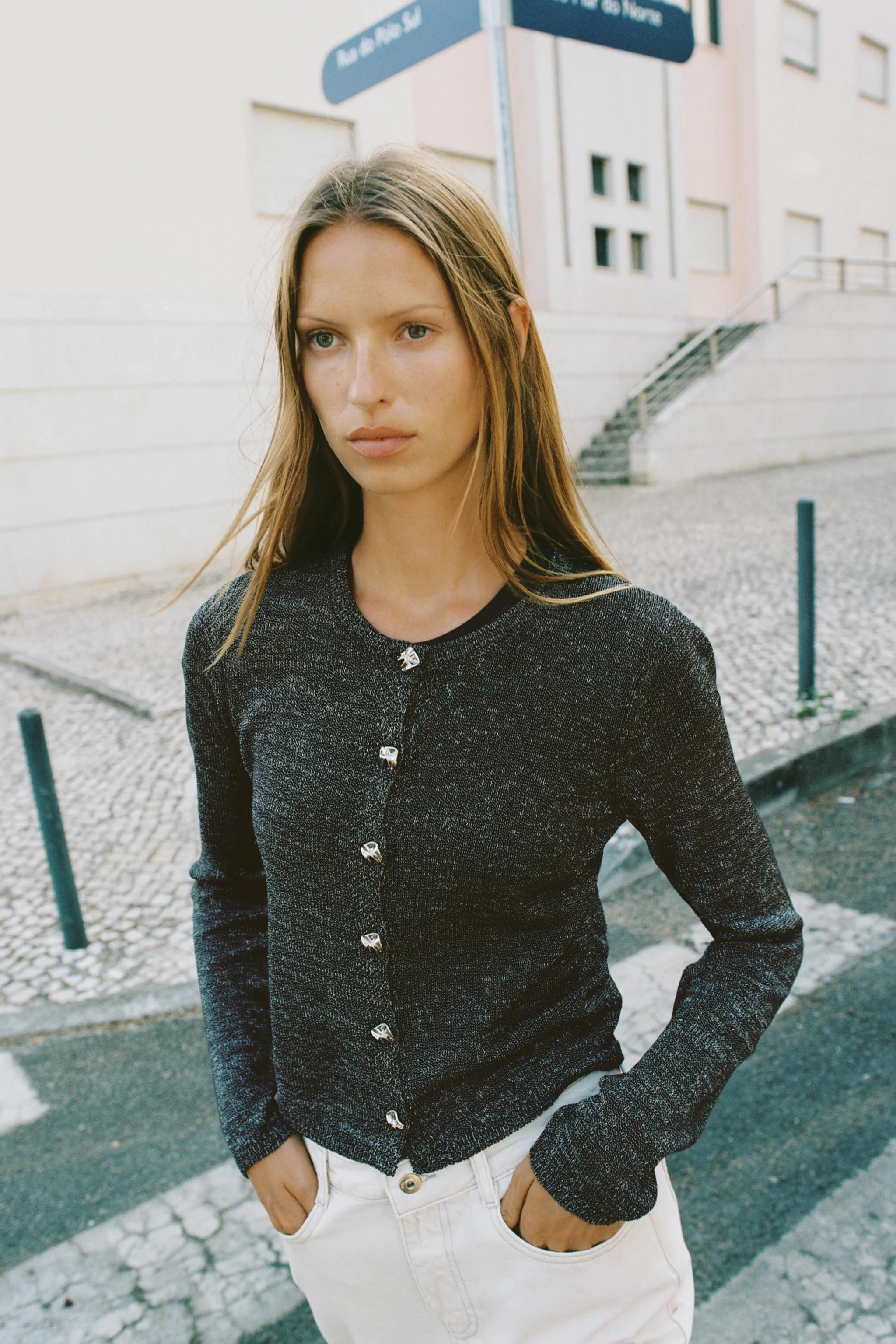 ژاکت دکمه دار با نخ متالیک