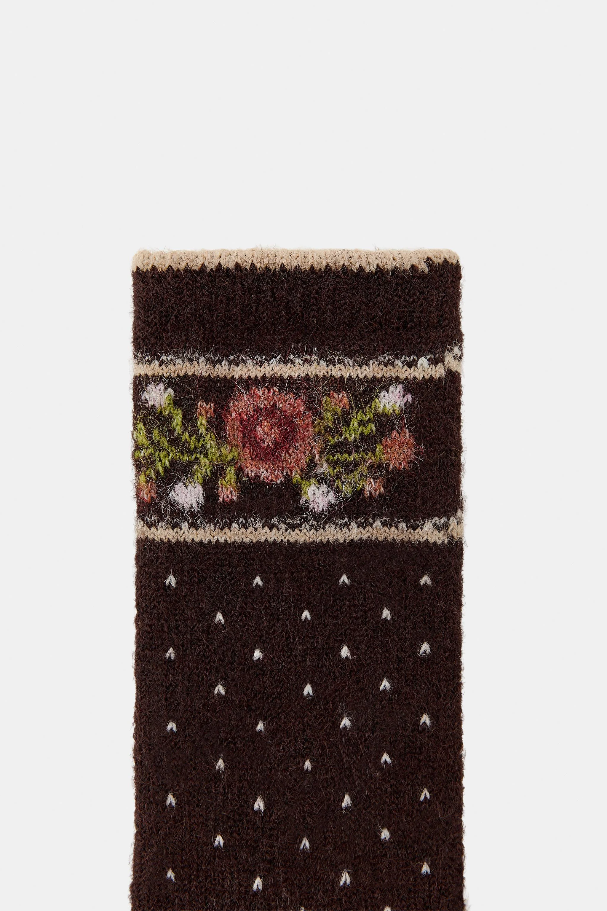 جوراب طرح گل و خالدار ژاکارد جوراب طرح گل و خالدار ژاکارد