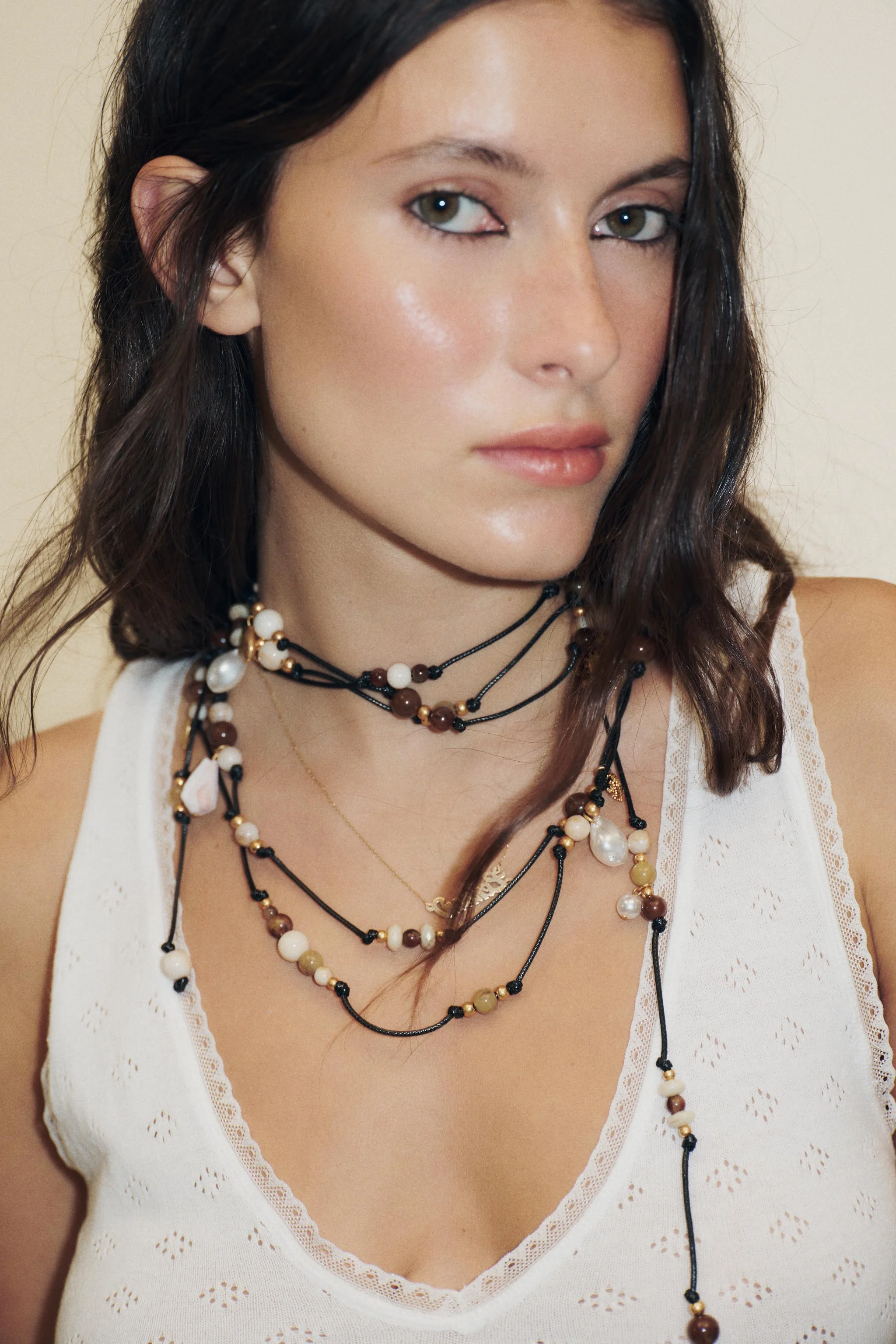 گردنبند طنابی گره دار با آویزهای مهره ای