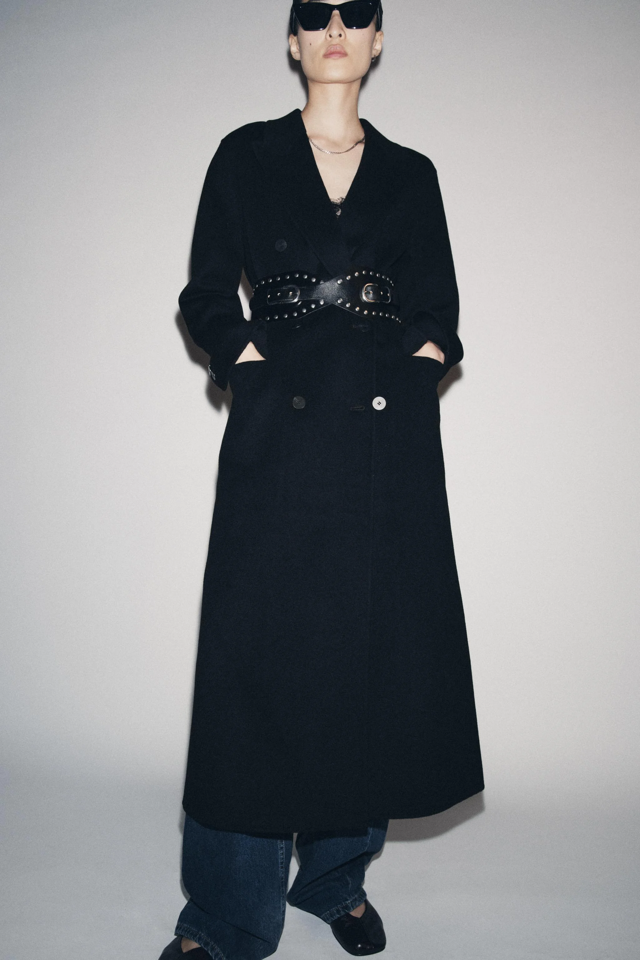 کمربند چرمی زنانه با تزئینات پرچ