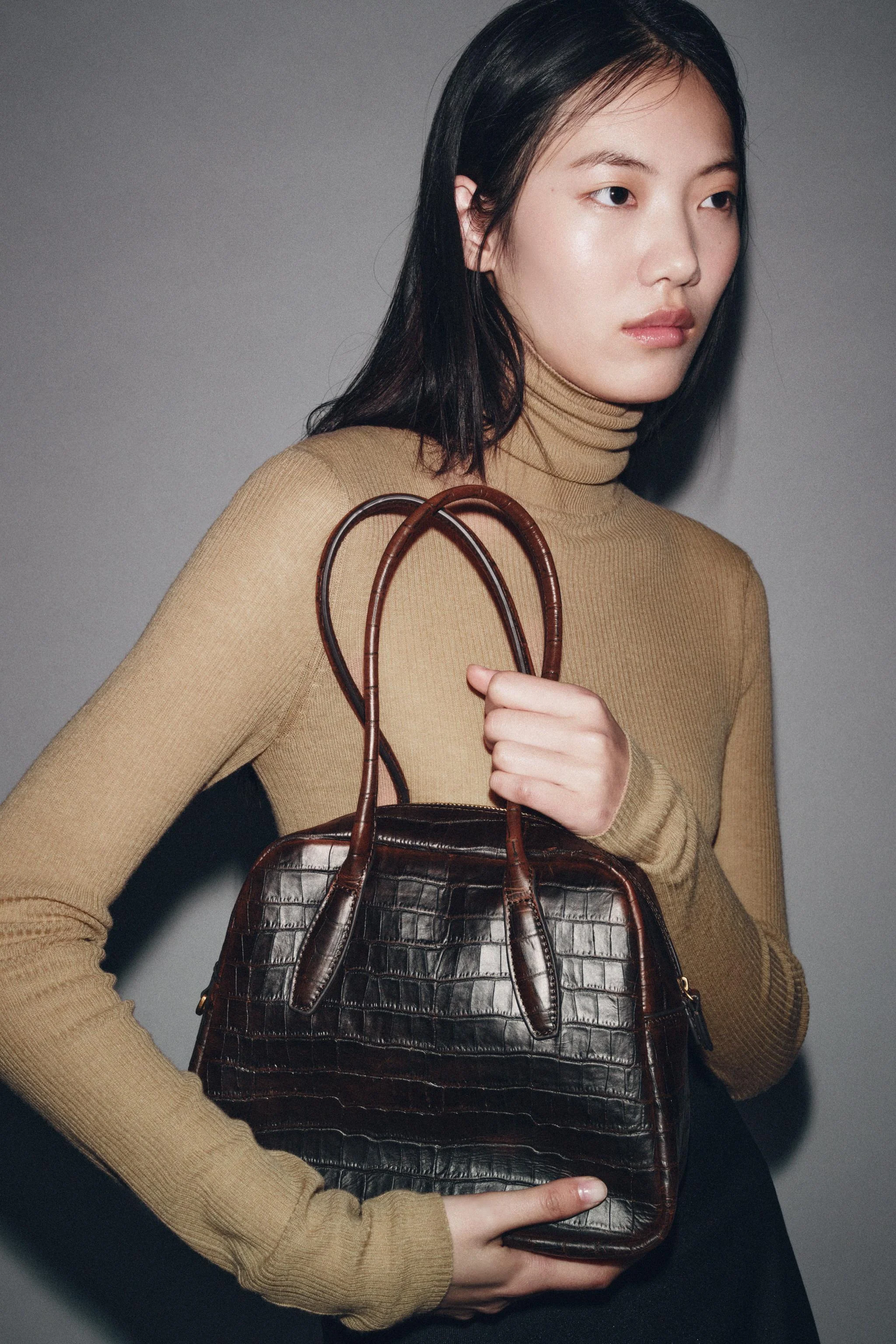 کیف بولینگ چرمی طرح دار کیف بولینگ چرمی طرح دار