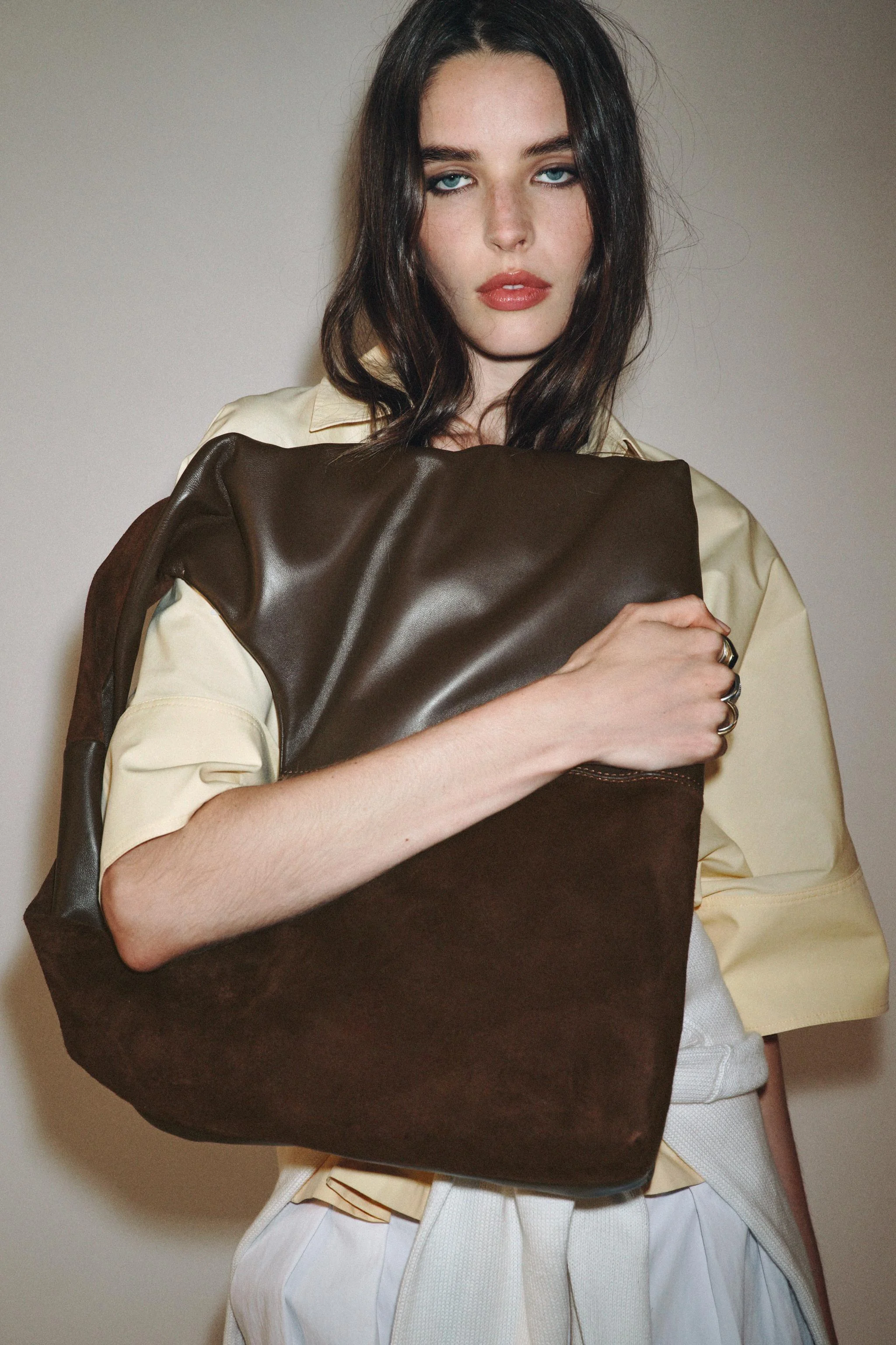 کیف دوشی چرمی با تضاد رنگ