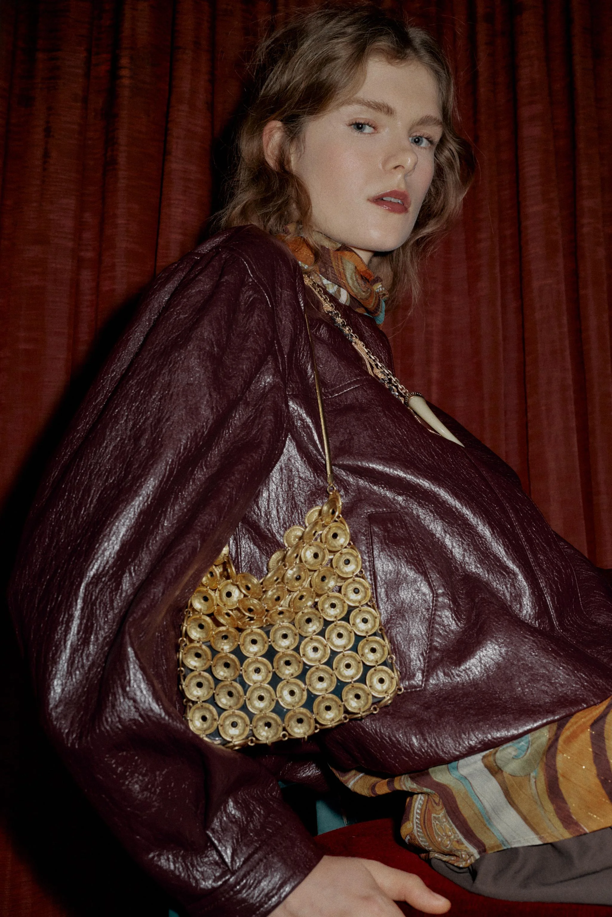 کیف سطلی با تزیینات فلزی