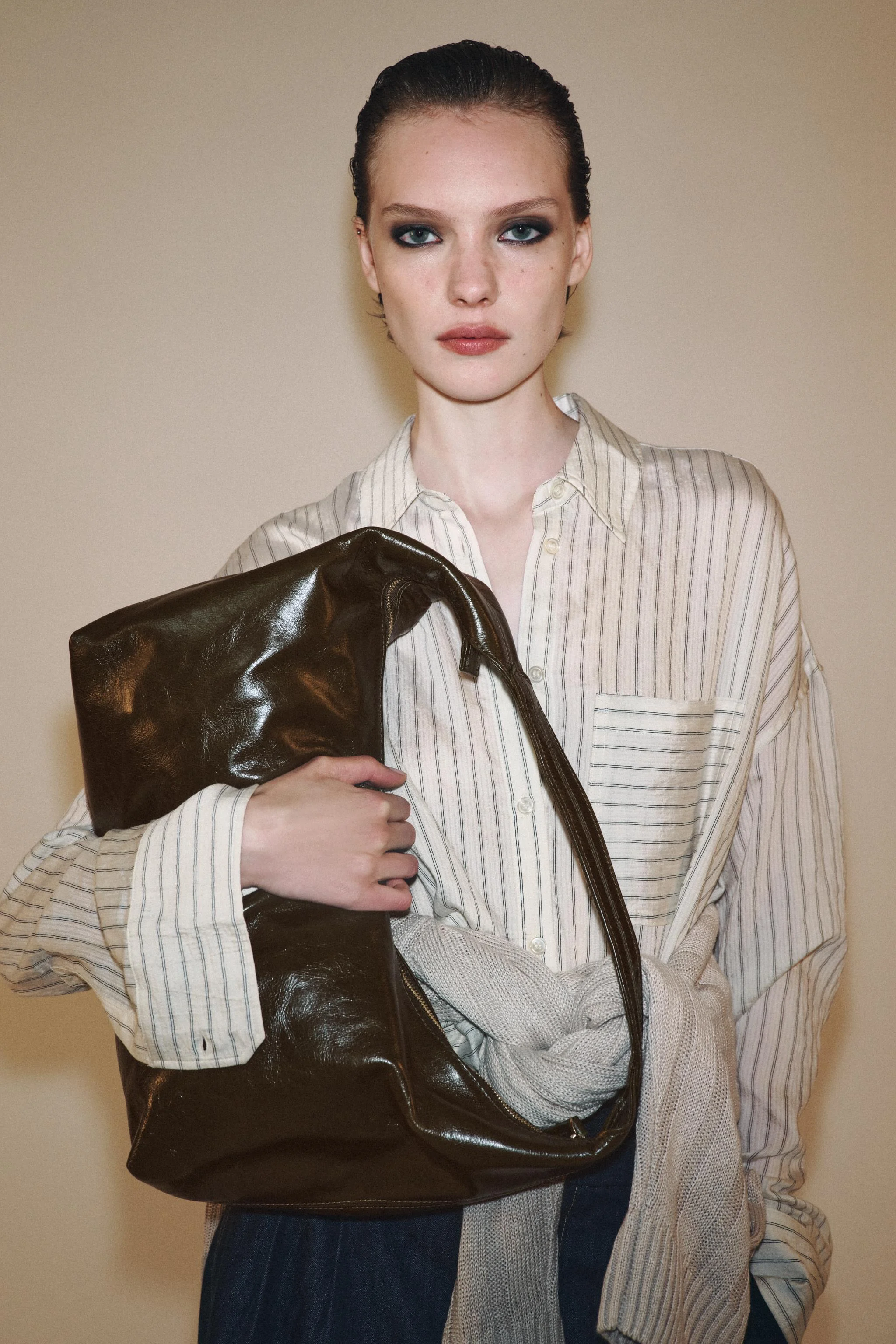 کیف دستی چرمی بیضی شکل کیف دستی چرمی بیضی شکل