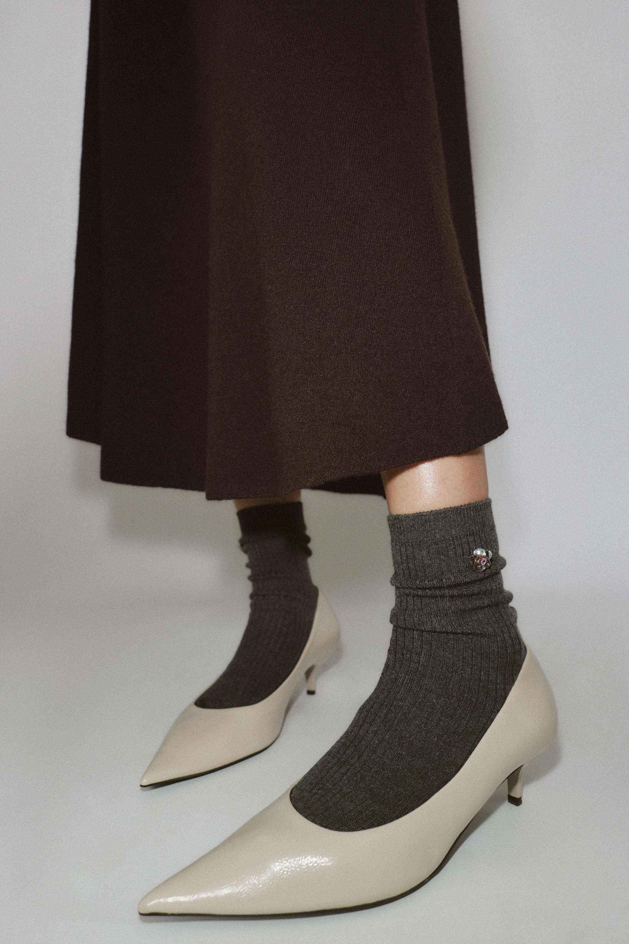 جوراب های ساده با گل کریستالی جوراب های ساده با گل کریستالی