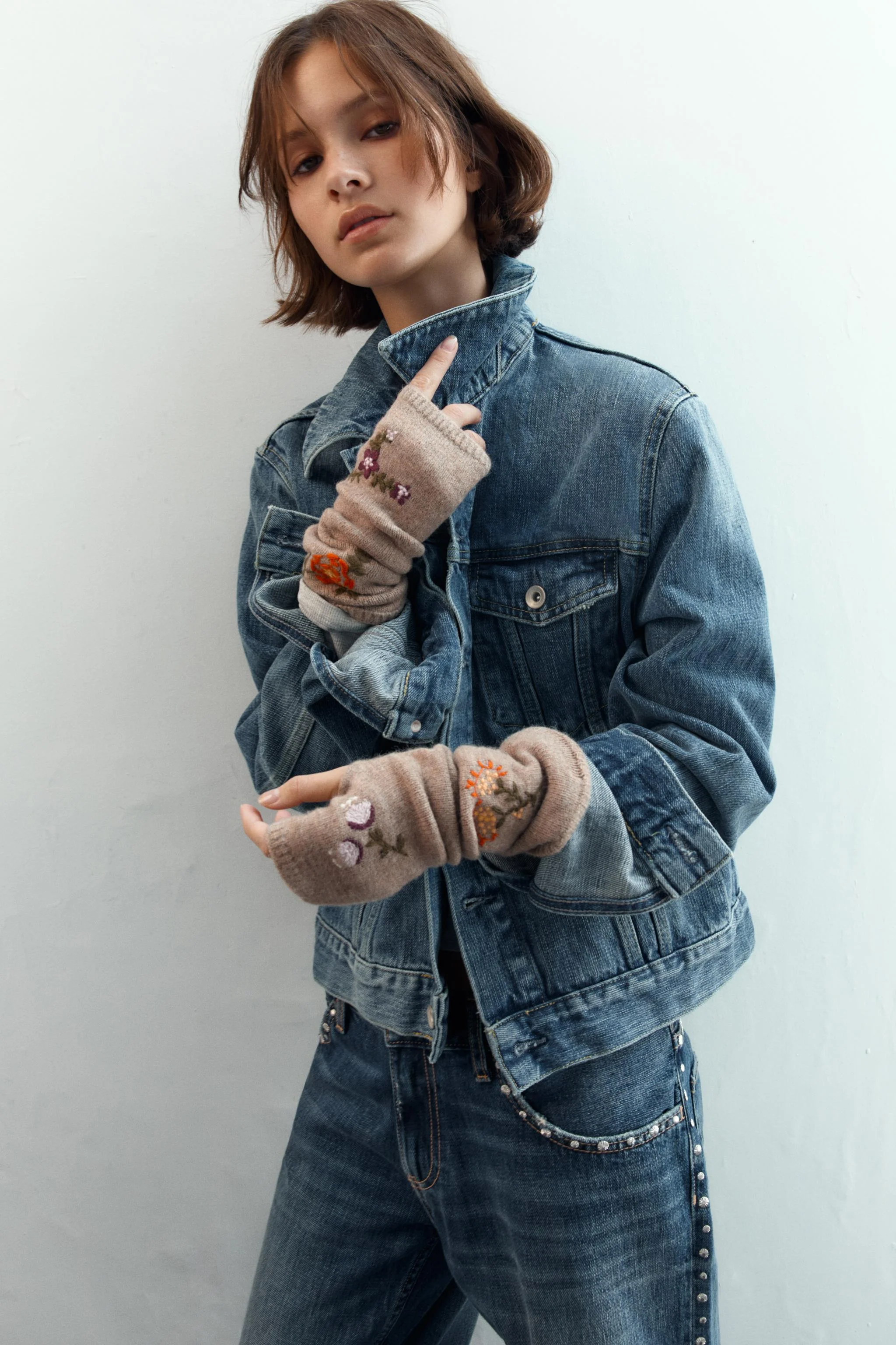 دستکش بافتنی با گلدوزی طرح گل دستکش بافتنی با گلدوزی طرح گل