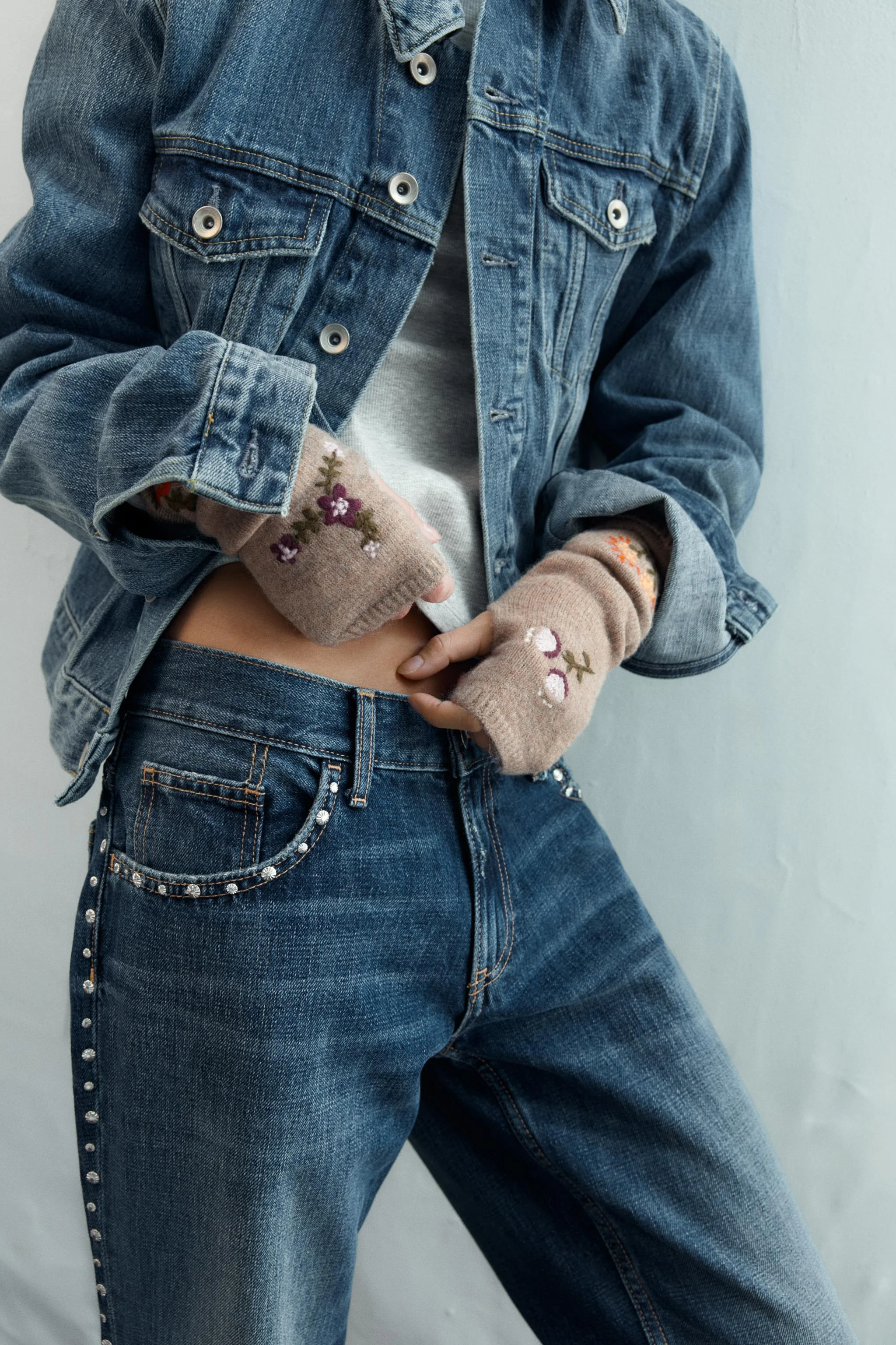 دستکش بافتنی با گلدوزی طرح گل دستکش بافتنی با گلدوزی طرح گل