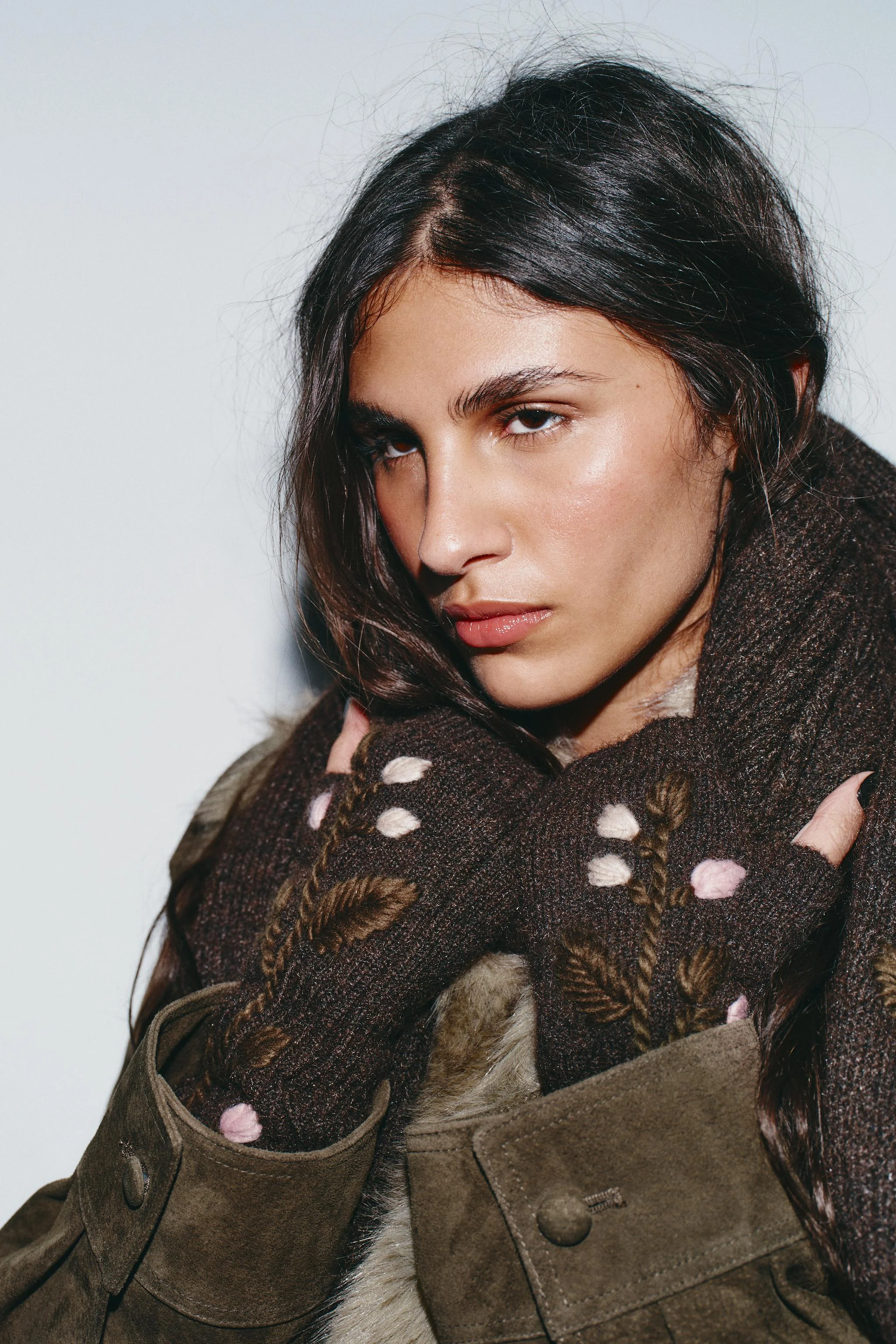 دستکش بافتنی با گلدوزی طرح گل دستکش بافتنی با گلدوزی طرح گل