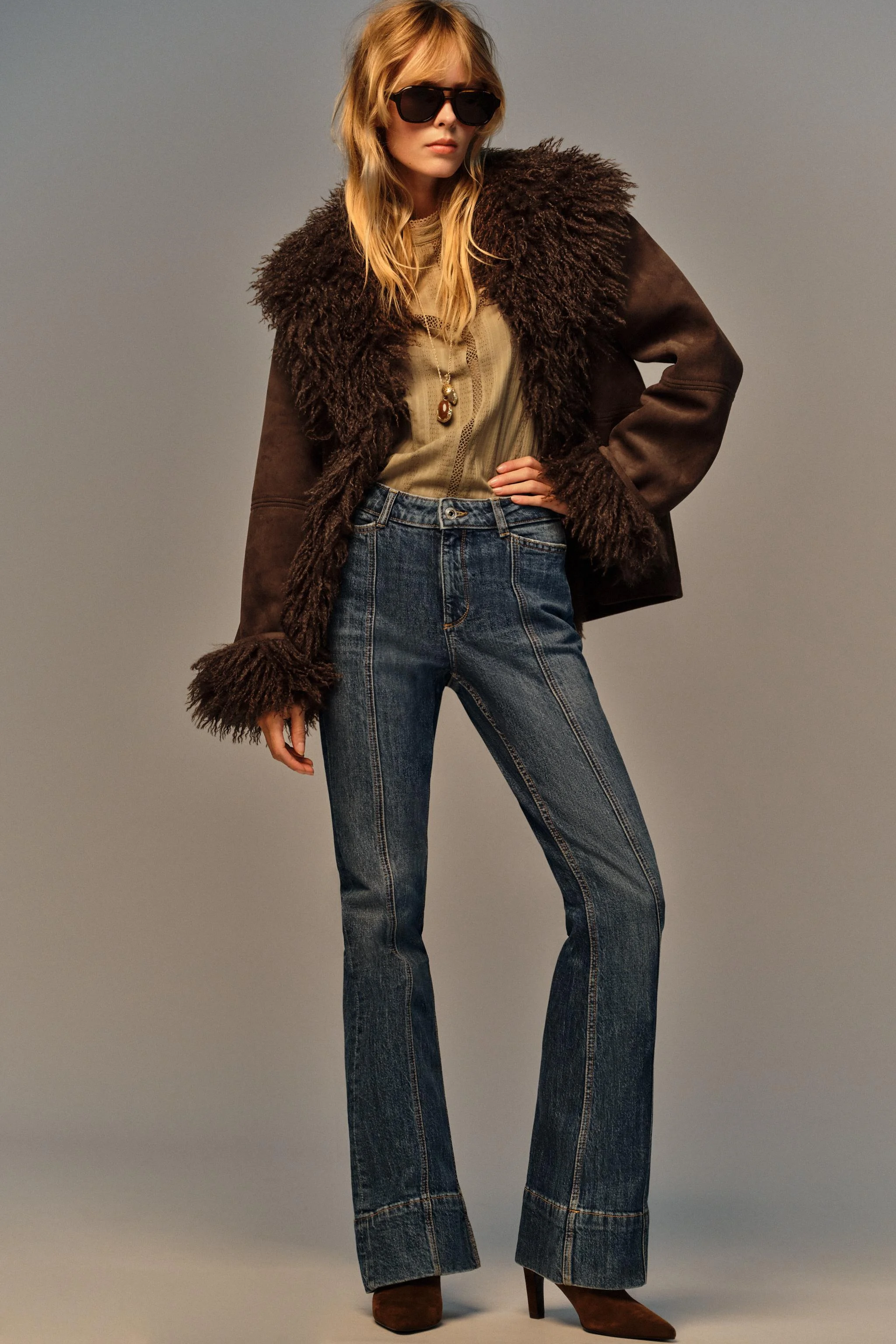 شلوار جین دمپا گشاد با درز مدل Z1975 شلوار جین دمپا گشاد با درز مدل Z1975