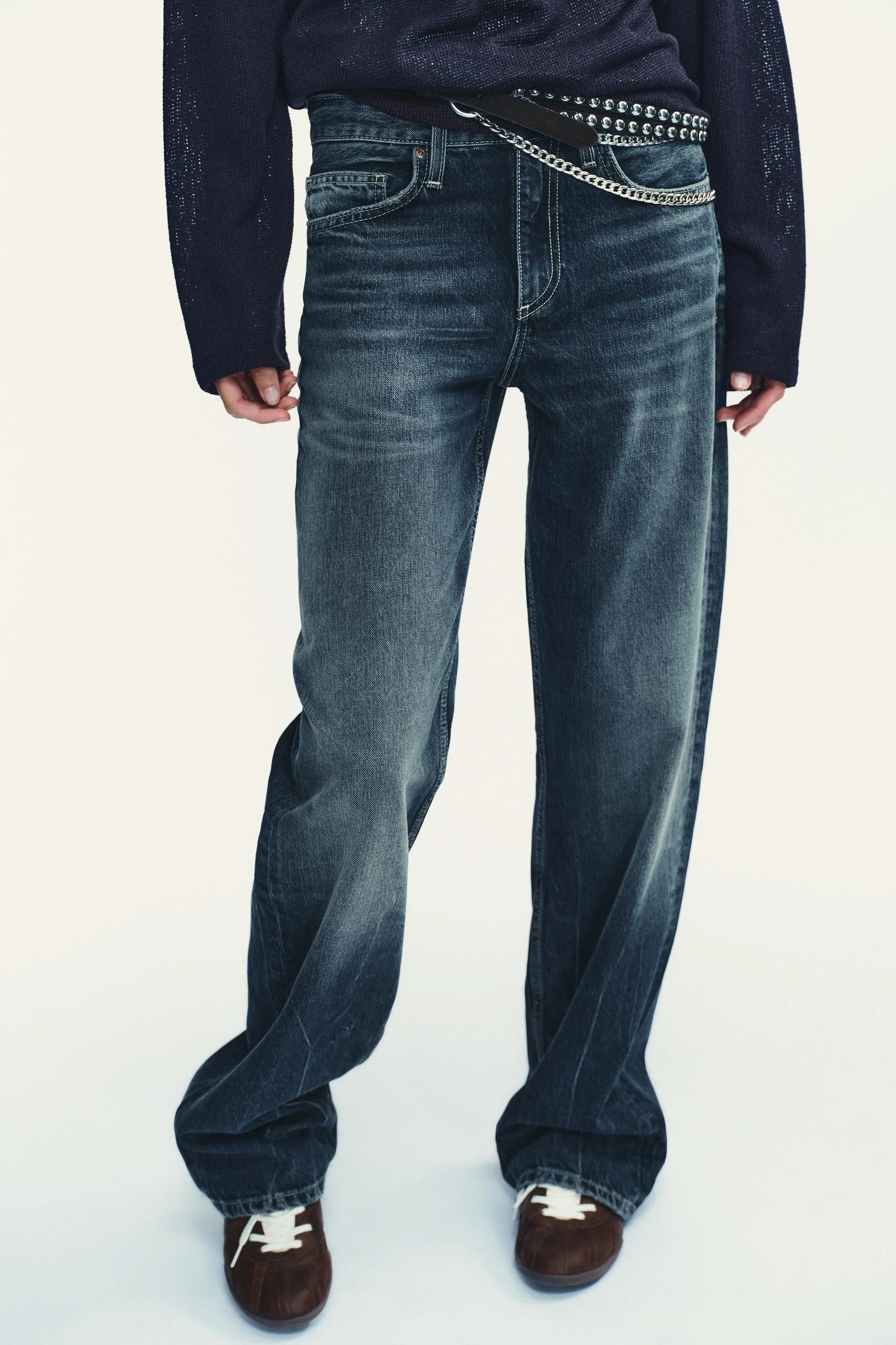 شلوار جین تی آر اف با فاق کوتاه و پاچه گشاد شلوار جین تی آر اف با فاق کوتاه و پاچه گشاد