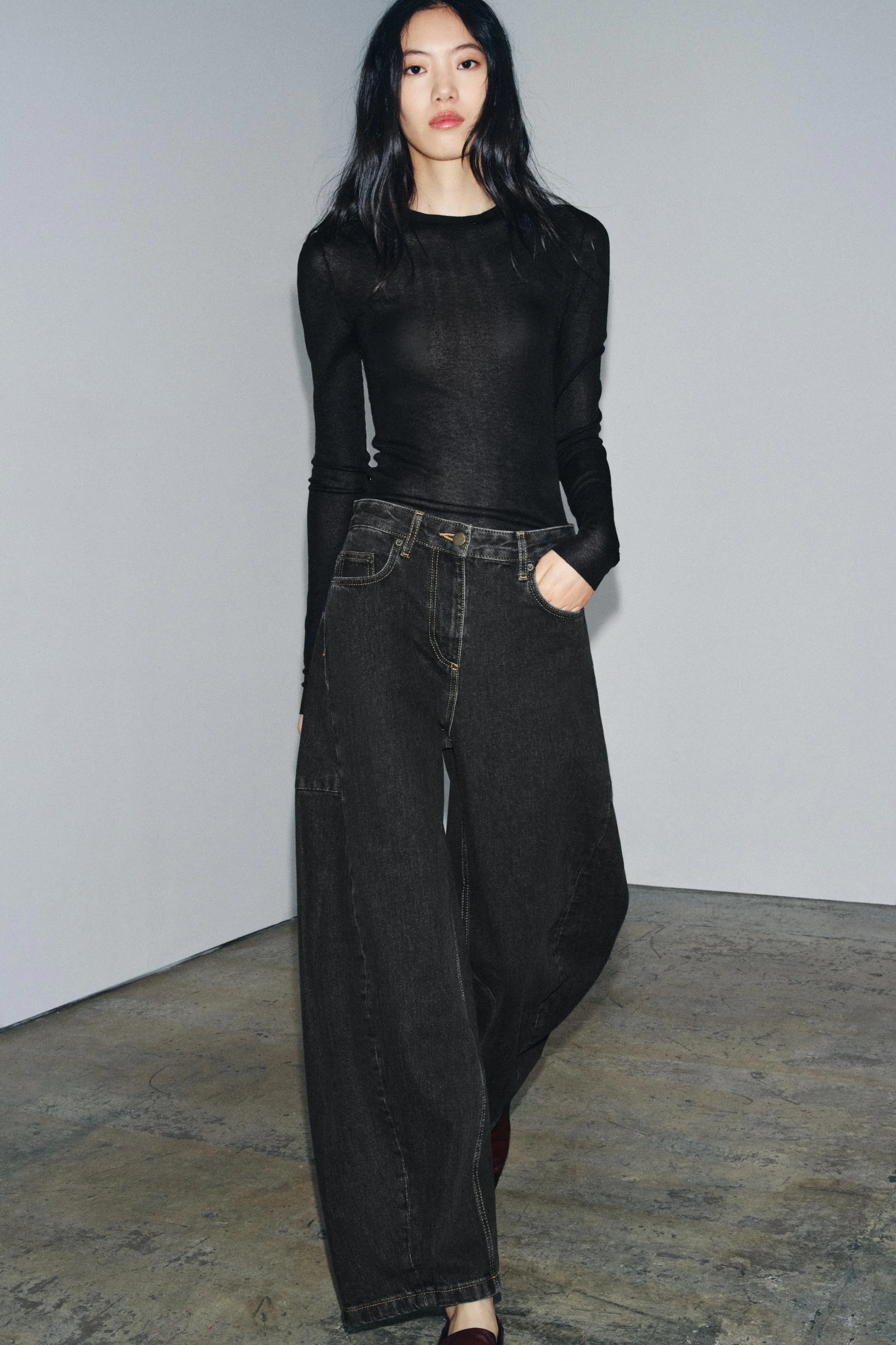 شلوار جین مدل BARREL با فاق متوسط شلوار جین مدل BARREL با فاق متوسط