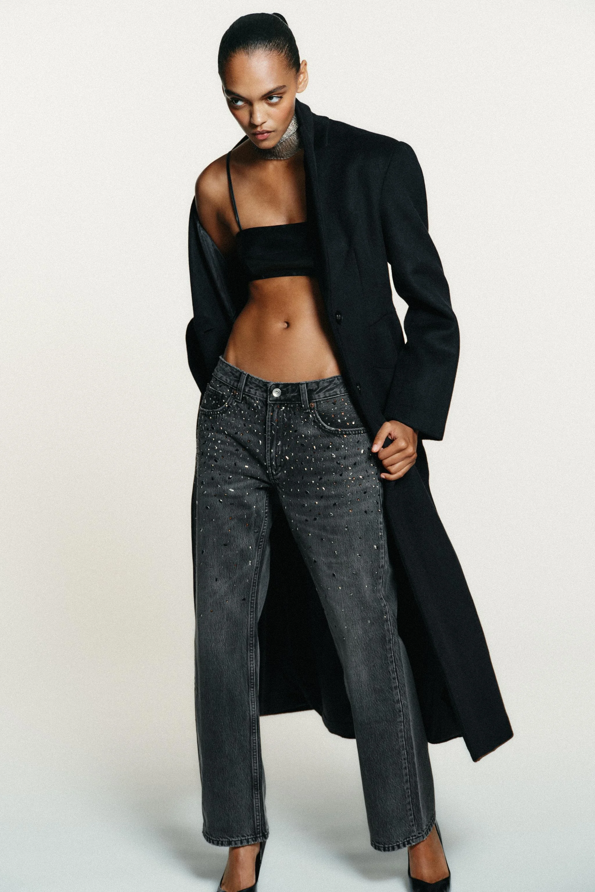 شلوار جین راسته با سنگ‌دوزی تزیینی