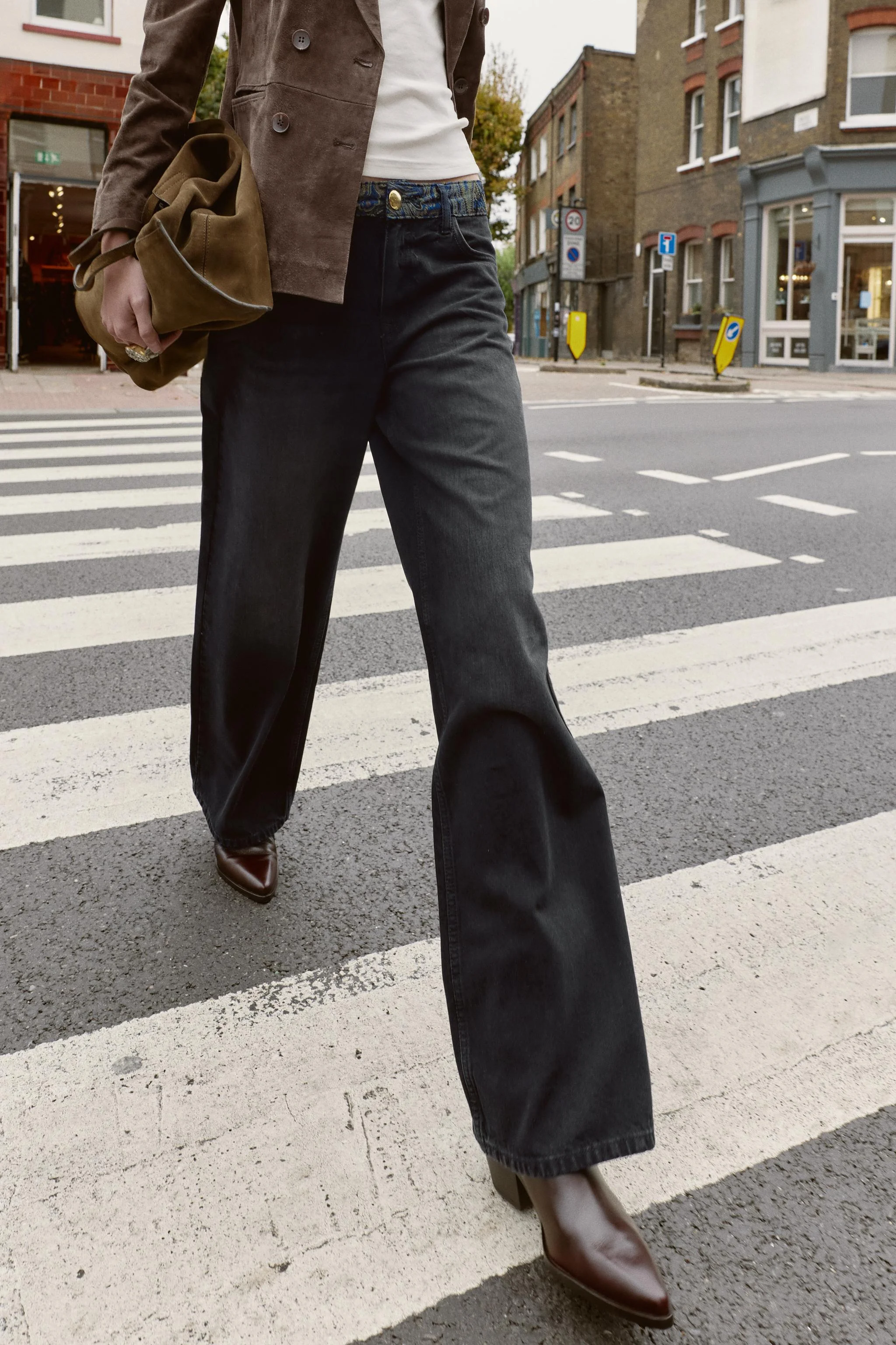 شلوار جین با کمر طرح دار مدل Z1975