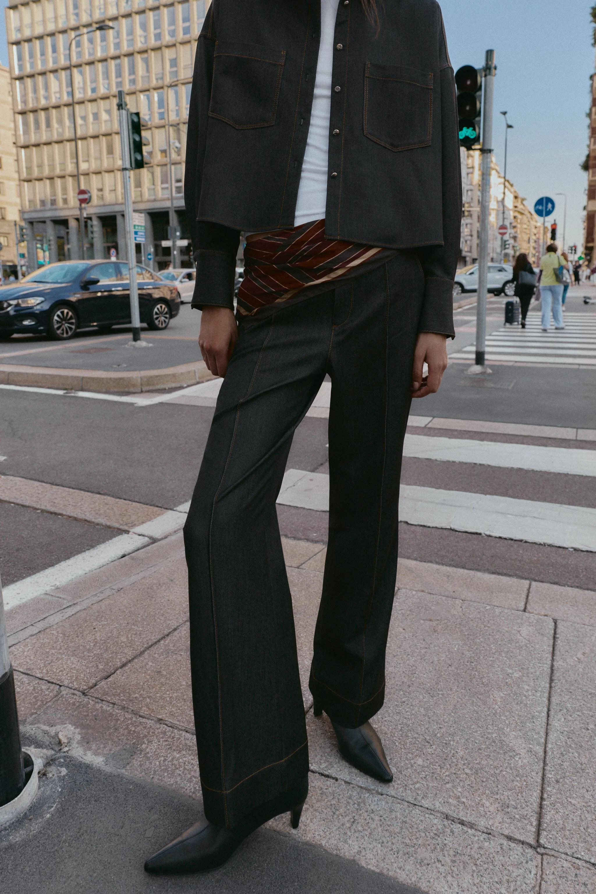 شلوار راسته با کمر بلند و دوخت تزئینی