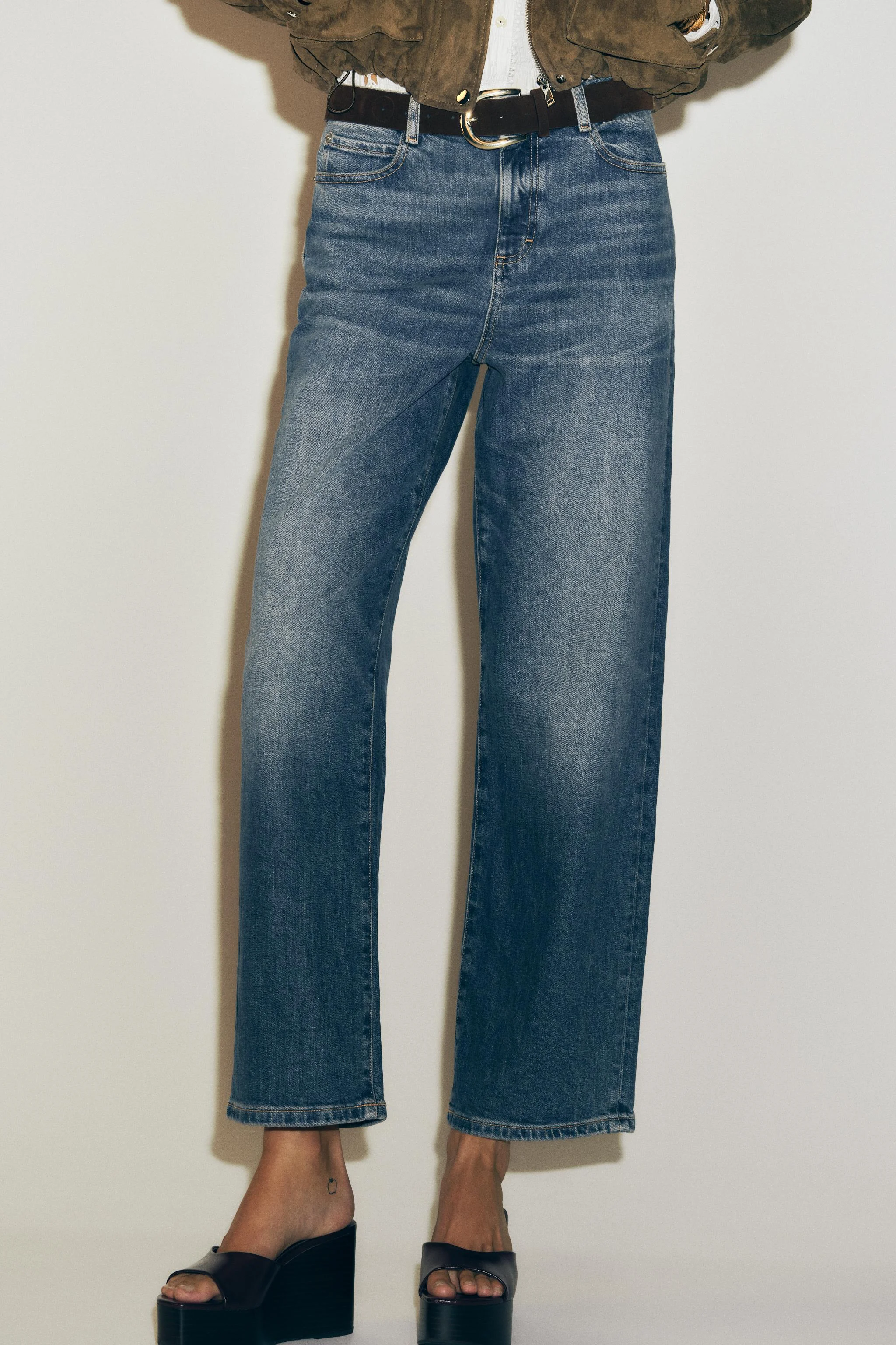 شلوار جین راسته و آزاد مدل Z1975 با فاق متوسط