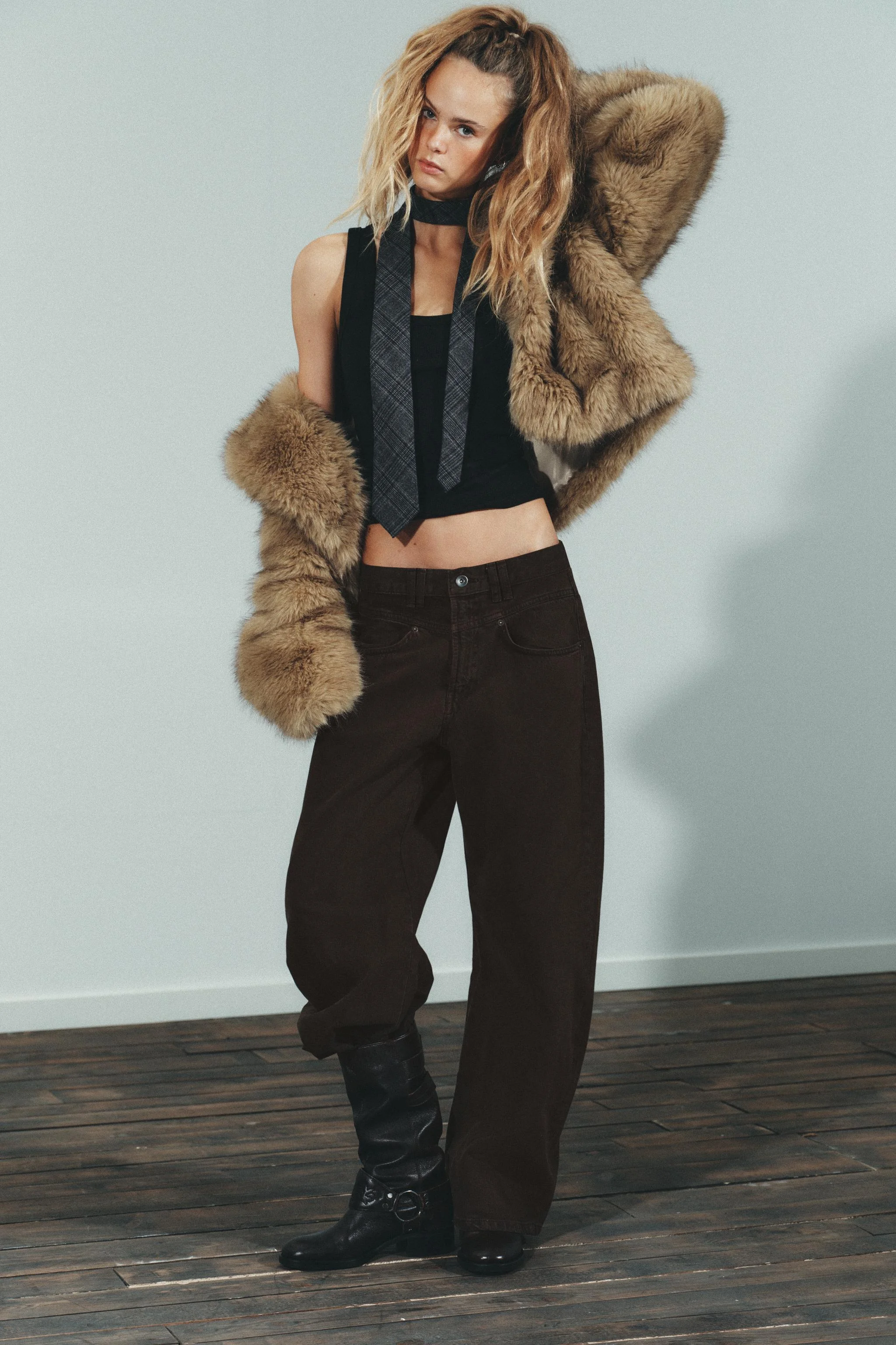 شلوار جین مدل پایین فاق و گشاد